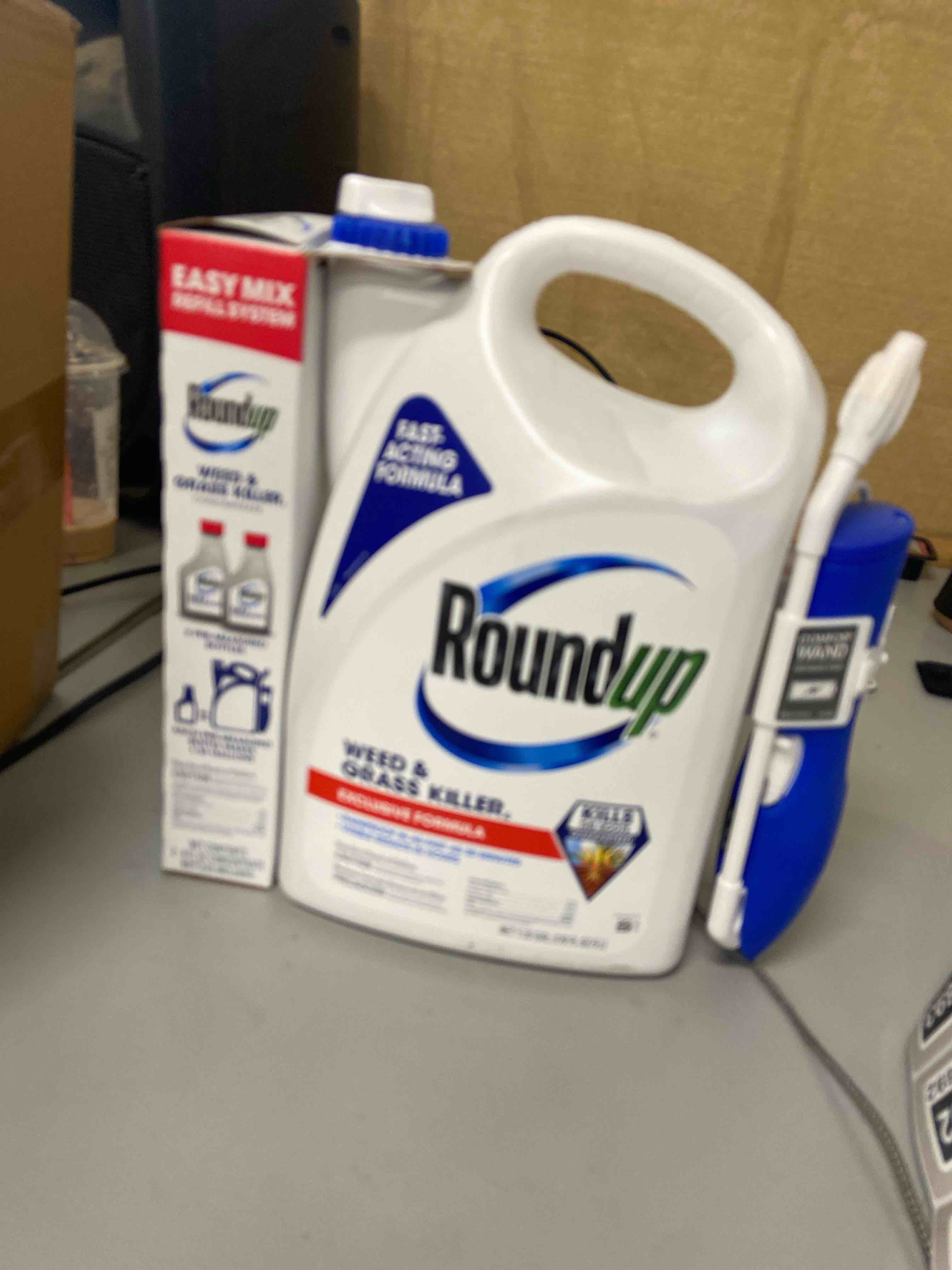 Condition photo showing New/Like New for Roundup Weed and Grass Killer4 Club Bundle with Comfort Wand and 2 Refills