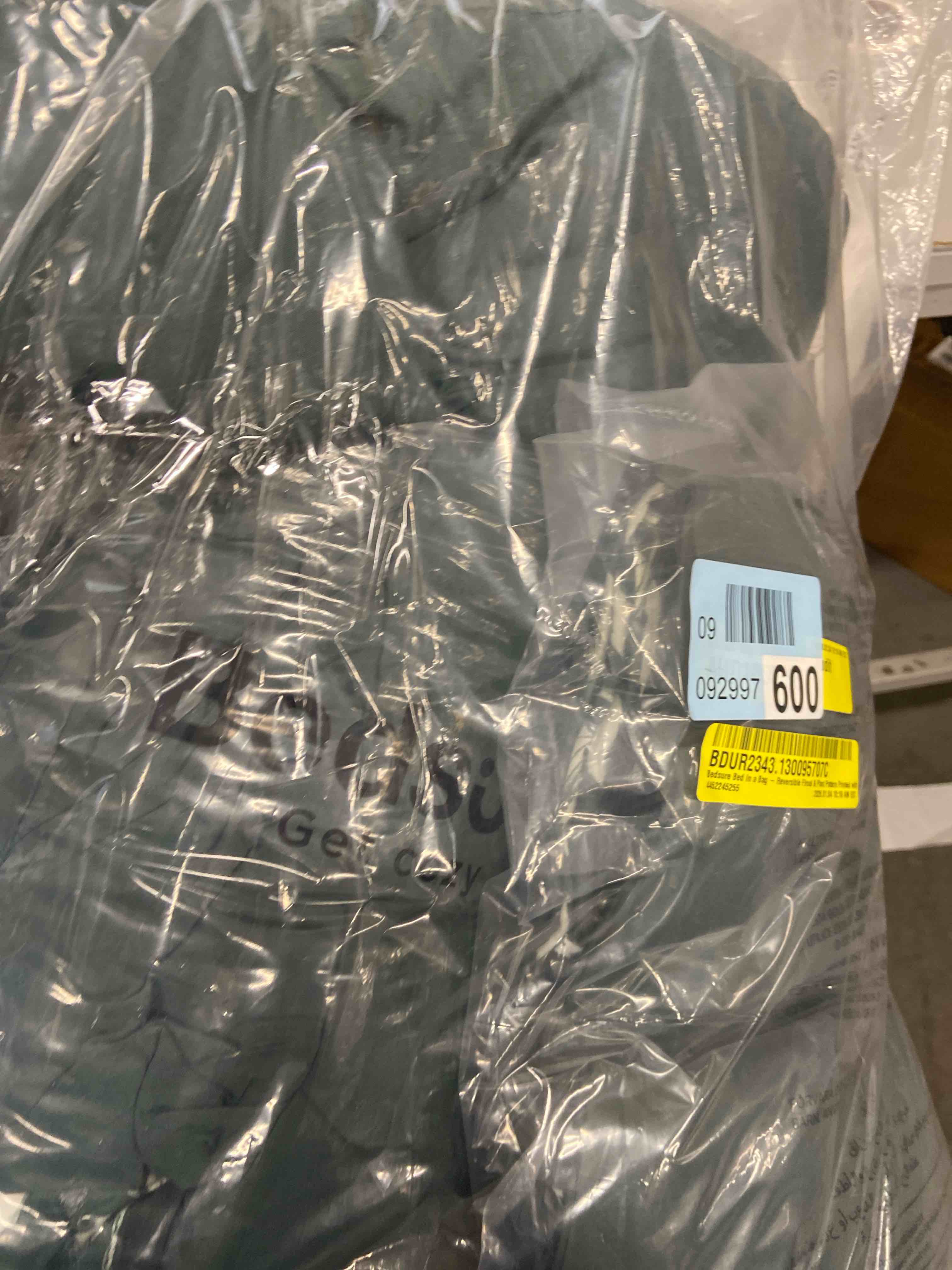 Condition photo showing New/Like New for Bedsure Queen Comforter Set - Emerald Bed Set, 3 Pieces Cute Floral Bedding, 1 Soft Reversible Botanical Flowers Comforter and 2 Pillow Shams Queen 03 - Emerald