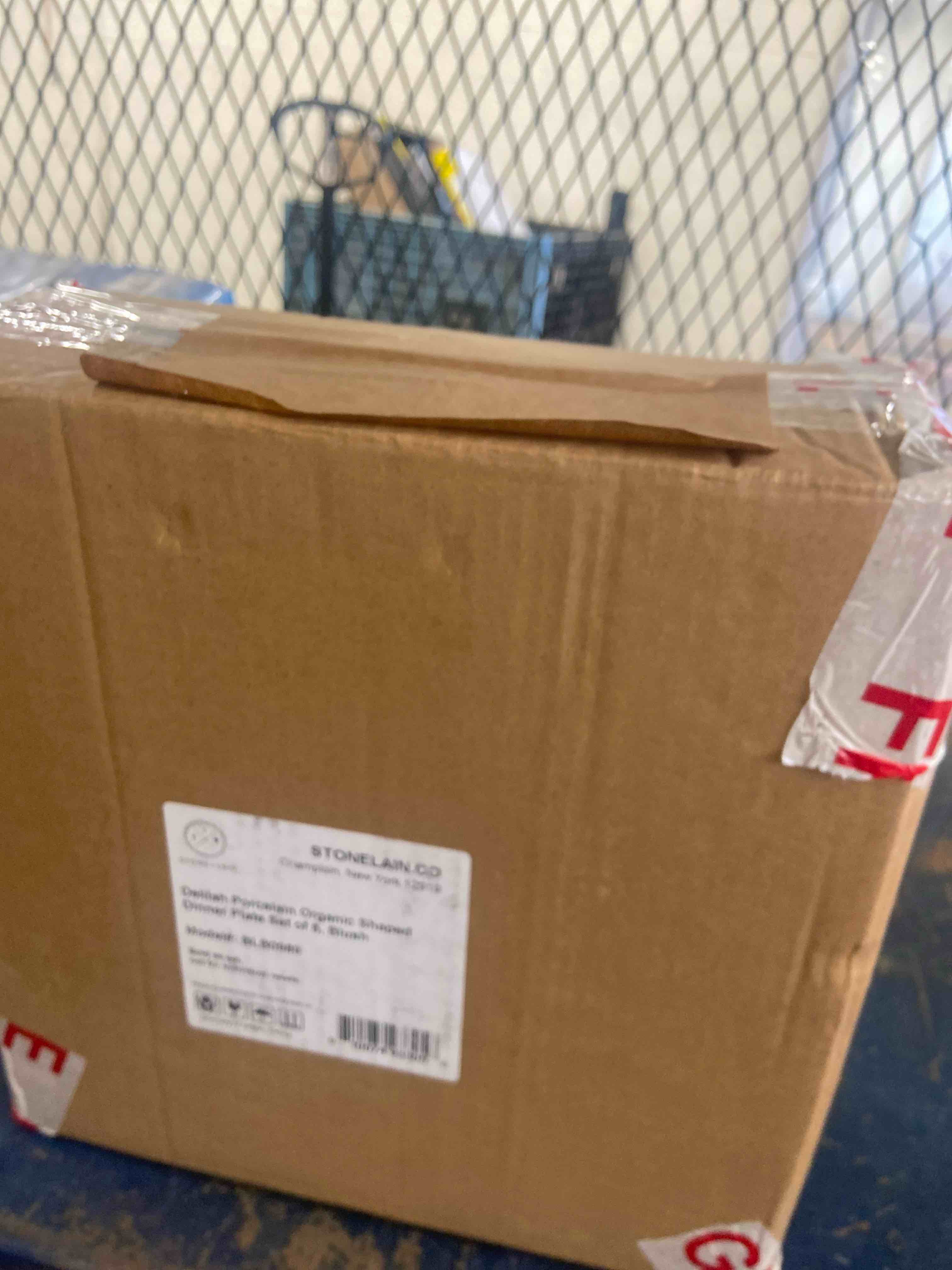 Condition photo showing New/Like New for Stone + Lain Delilah Porcelain Collection Dish Set  6 Dinner Plates Service for 6  Blush