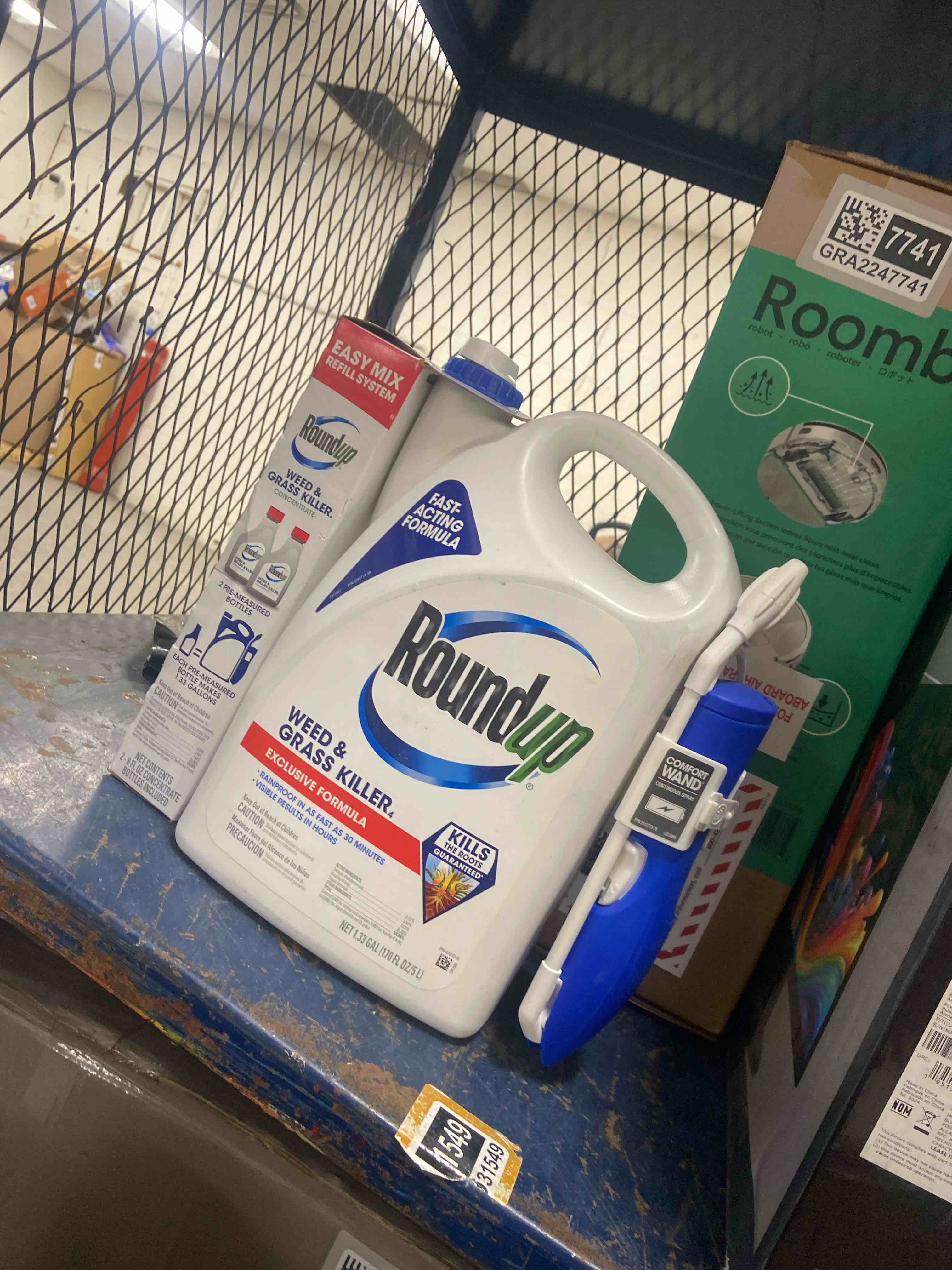 Condition photo showing New/Like New for Roundup Weed and Grass Killer4 Club Bundle with Comfort Wand and 2 Refills