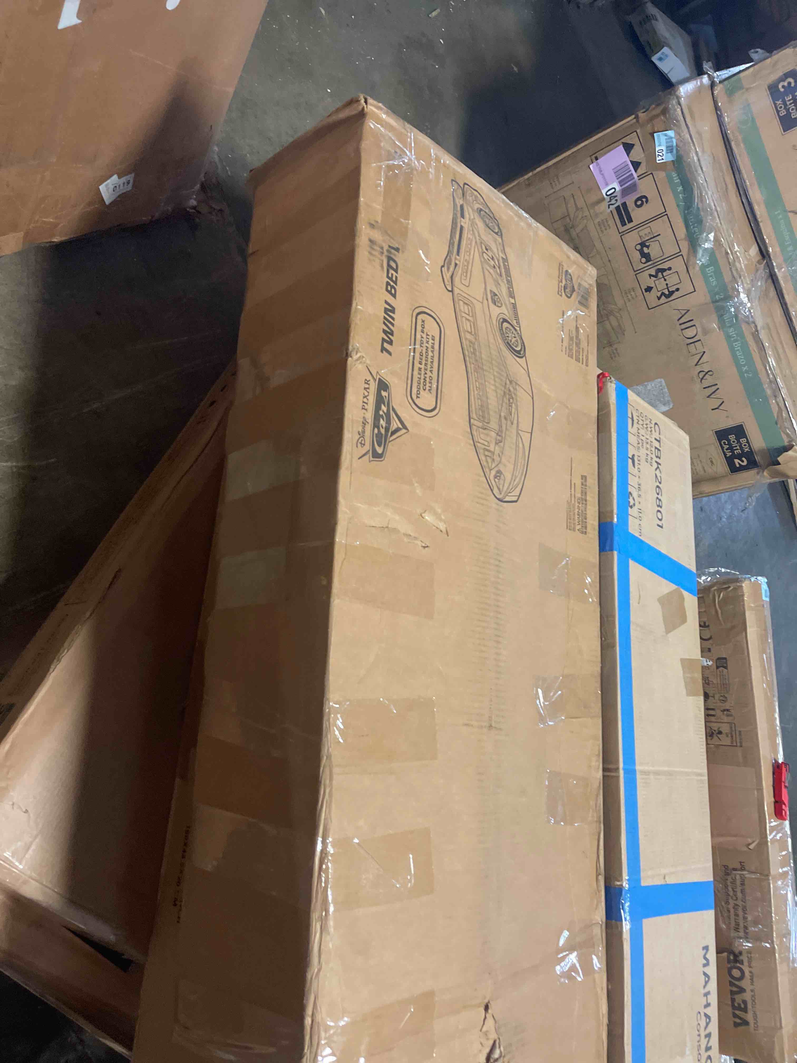 Condition photo showing New/Like New for Disney/Pixar Cars Lightning McQueen Twin Bed by Delta Children