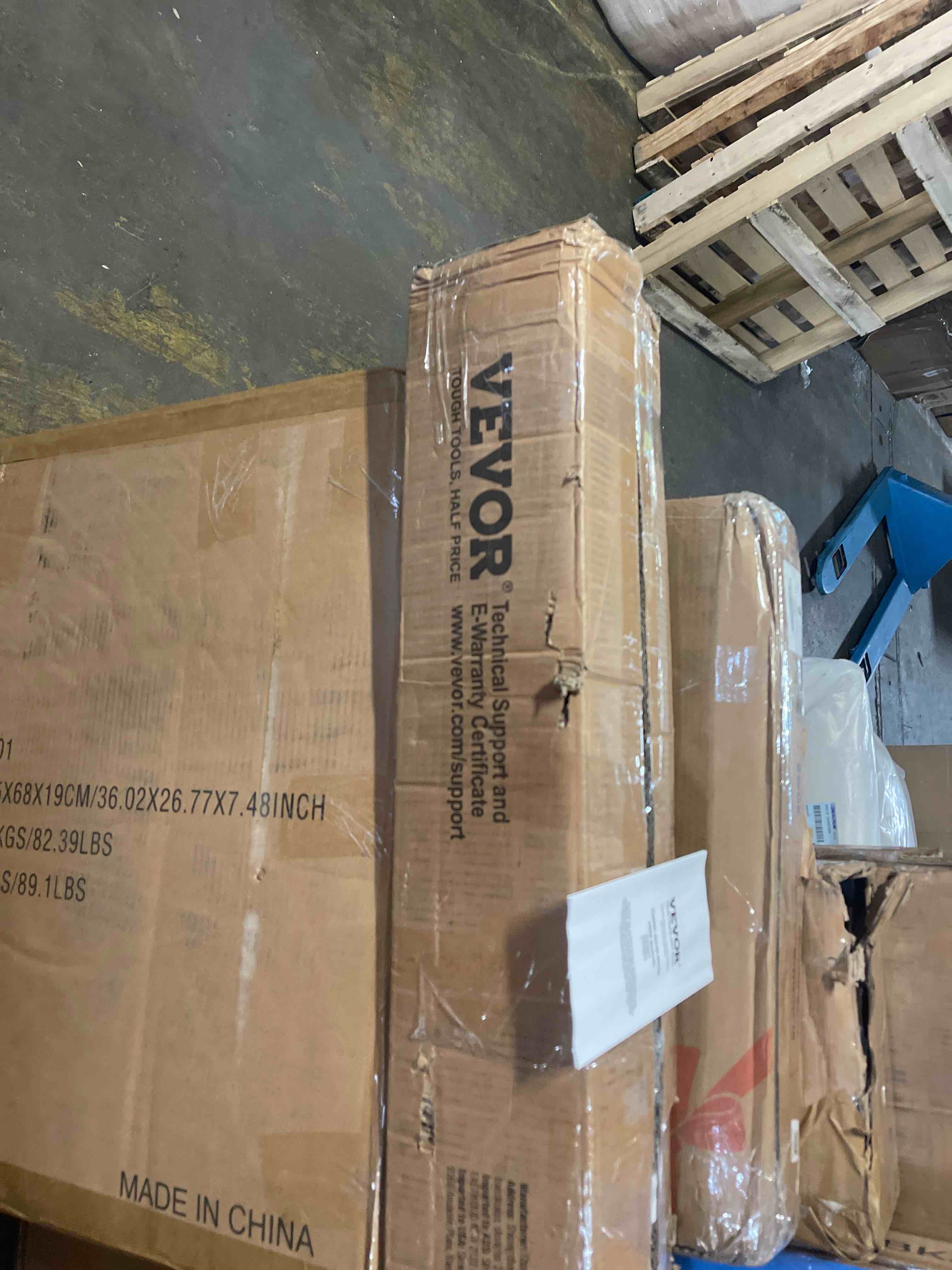 Condition photo showing New/Like New for VEVOR Room Divider, 4 Panel Room Divider, Folding Privacy Screen and Portable Partition Divider for Room Separation, Freestanding Room Partitions for Office, Bedroom, Study, Black