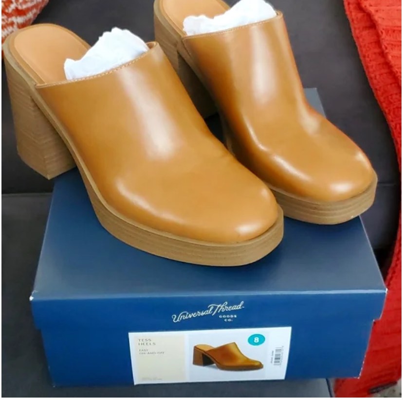 Target Clogs universal threads