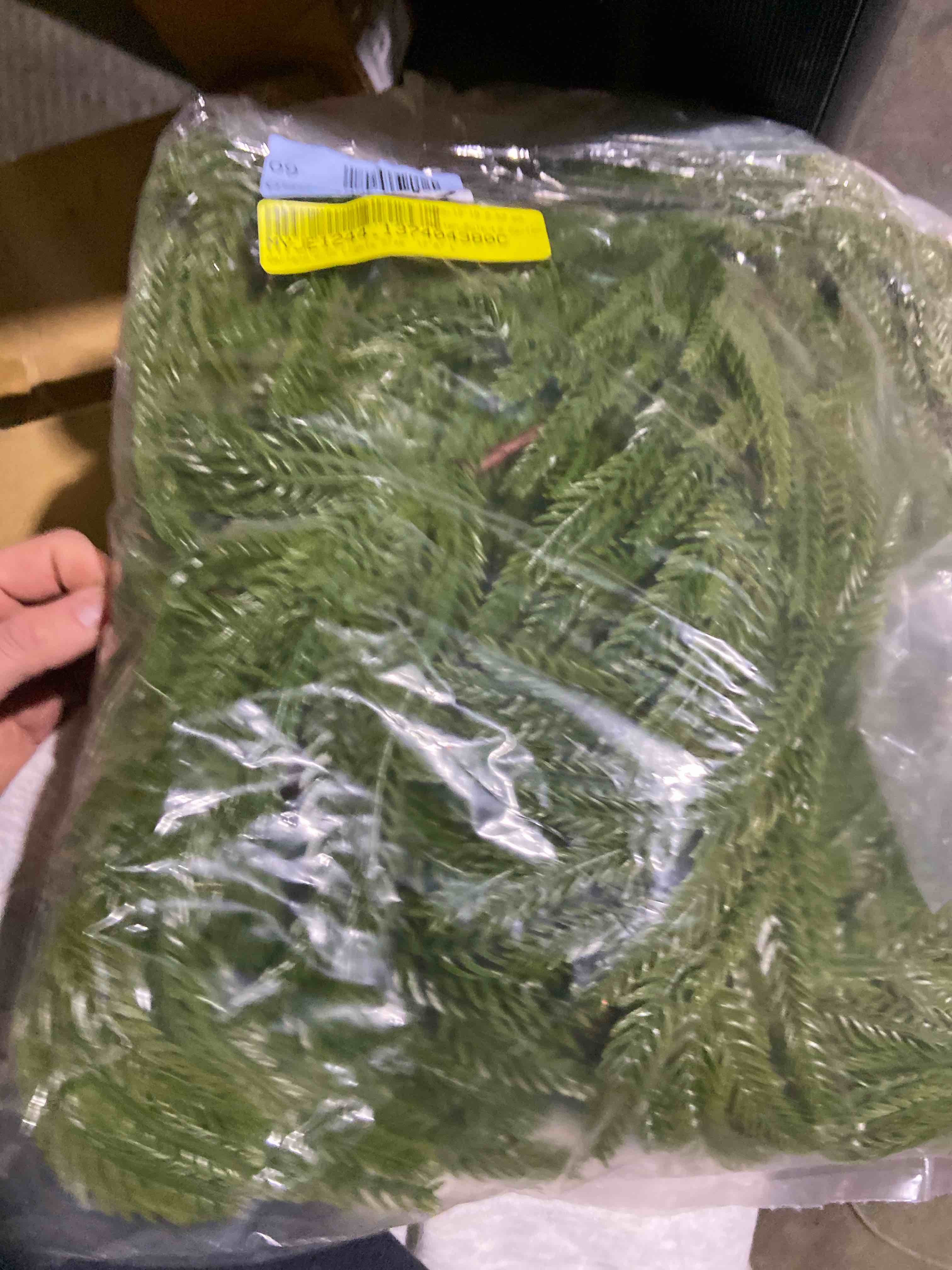 Condition photo showing New/Like New for Realistic Christmas Garland With Lights-8 Lighting Modes 6ft Real Touch Lush Artificial Prelit Cedar Garlands For Stairs Railing Fireplace Table Xmas Christmas Decorations Indoor Outdoor Holiday Decor