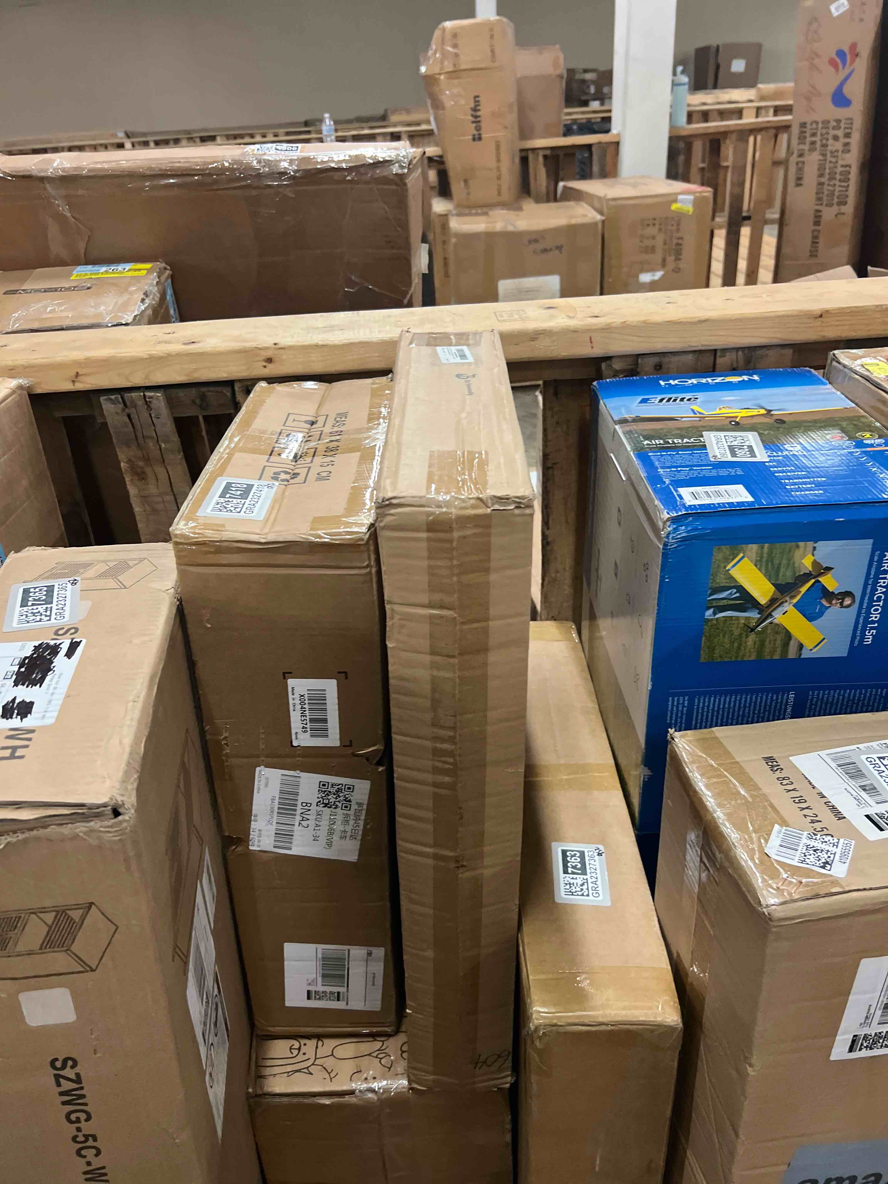 Condition photo showing New/Like New for 16 x 25 x 3.5 in One Step Stool for Elderly with Non-Slip Rubber Tape, Heavy Duty Wooden Platform Mobility for Seniors Adults,300 Lbs Portable Bedside Outdoor Steps for Handicap,Porch Garden Rv