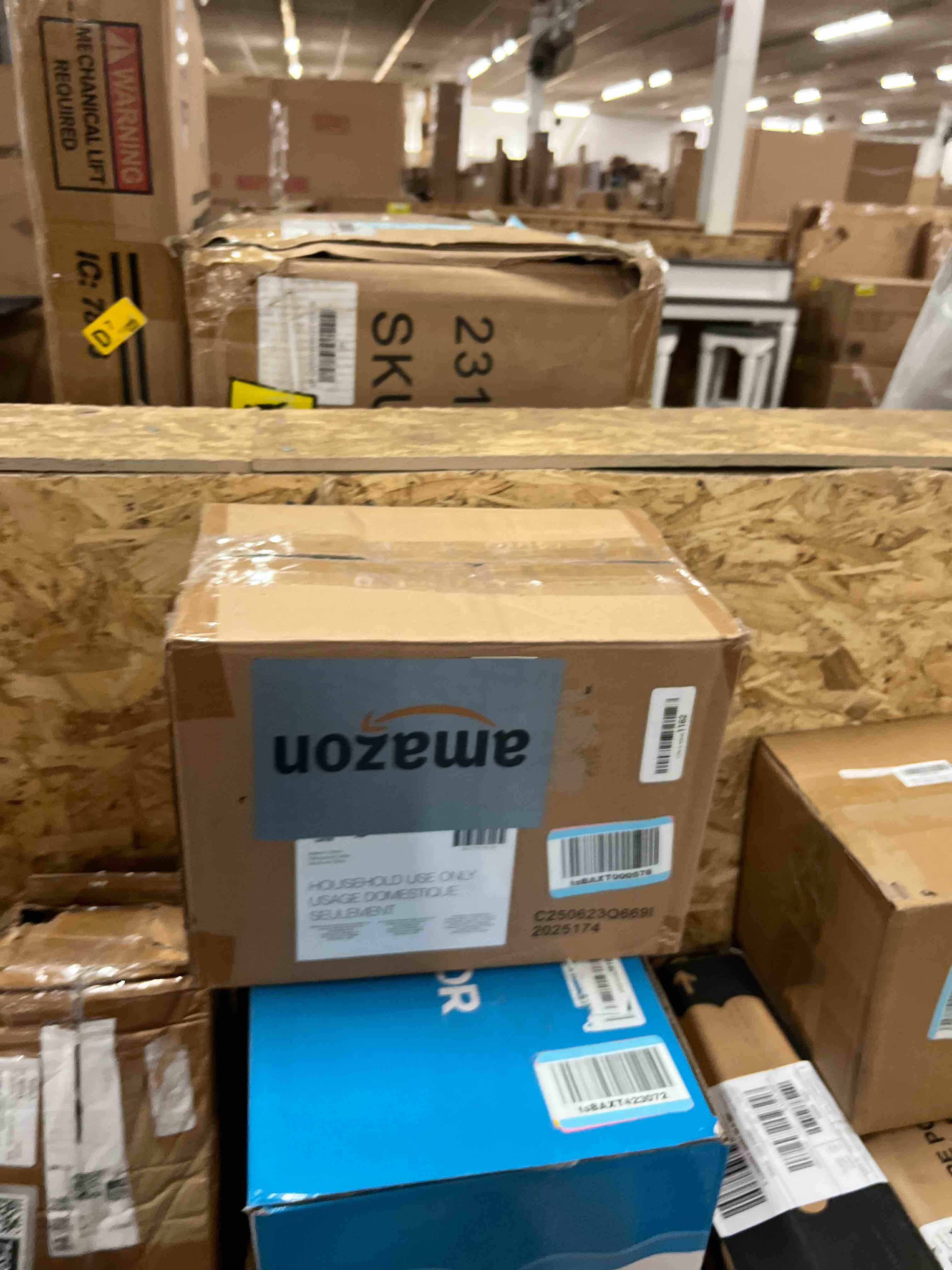 Condition photo showing New/Like New for Amazon Basics 2 Slice Toaster, With 6 Browning Settings, Extra Wide Slots For Bagels and Special Breads, Removable Easy-to-Clean Crumb Tray, Cancel/Defrost/Bagel Buttons, 900W, Black & Silver