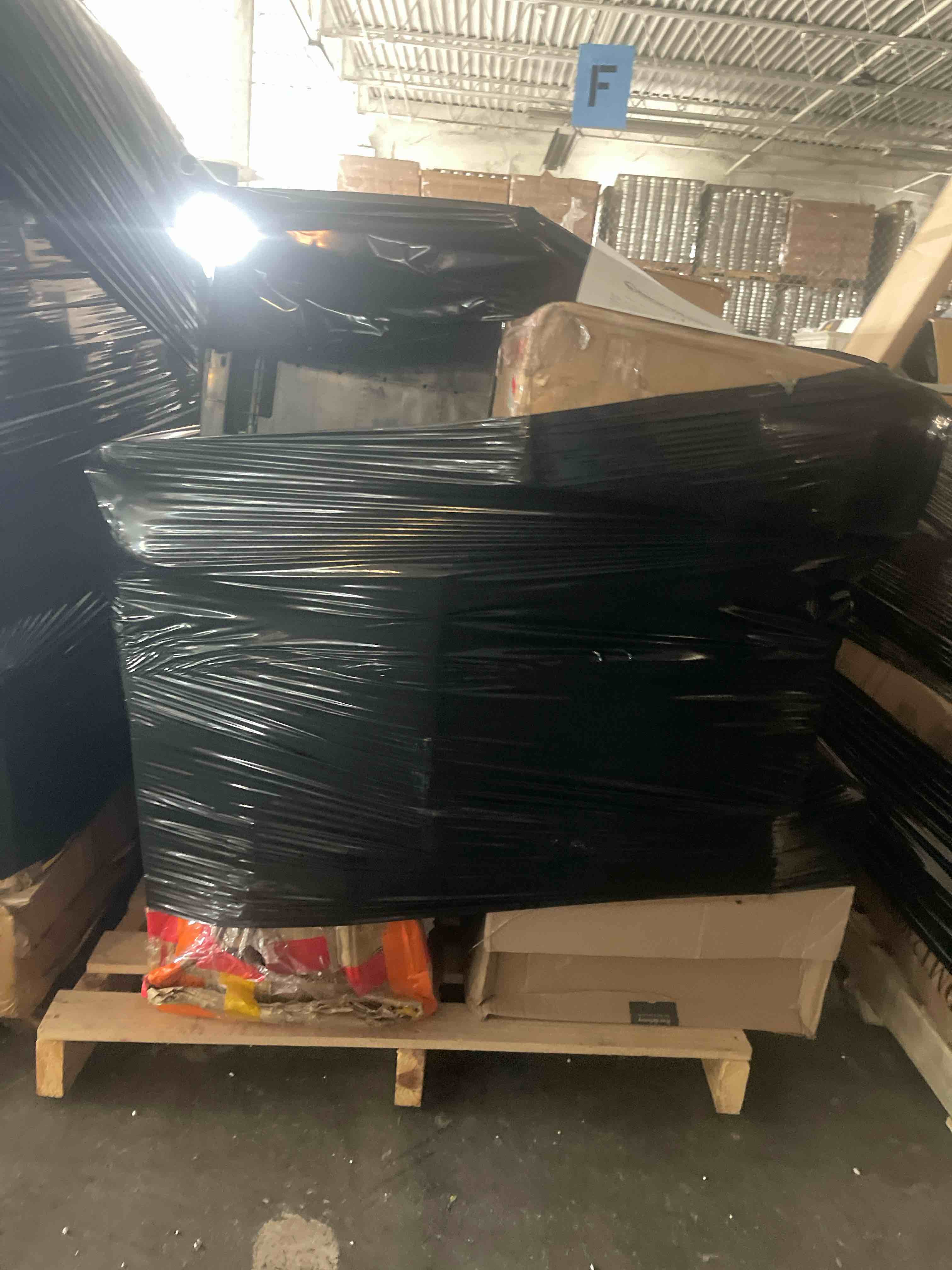 https://s3.amazonaws.com/lotting-images-prod/phillipi/GRA2329348_1752529190482.jpeg