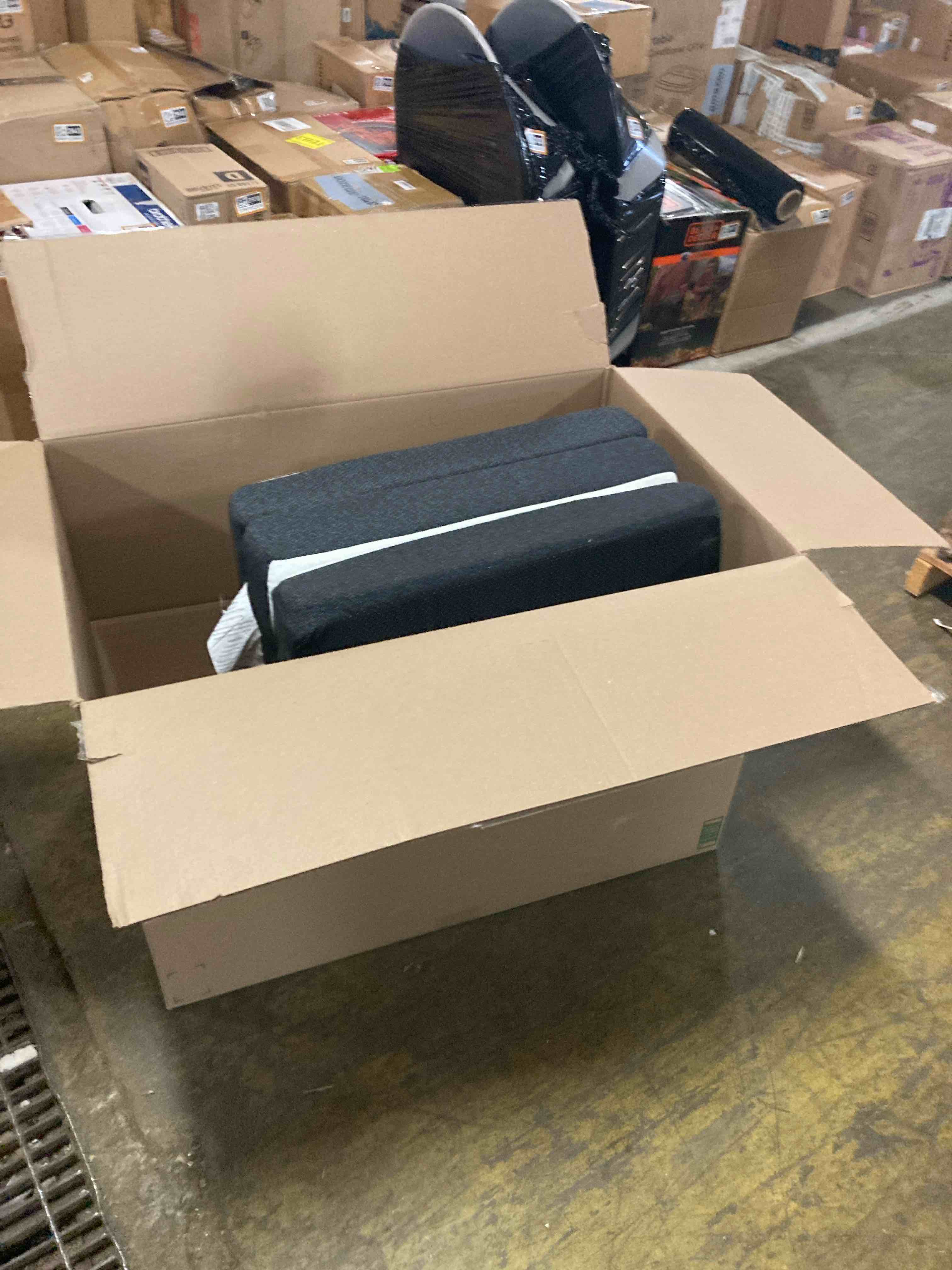 https://s3.amazonaws.com/lotting-images-prod/phillipi/GRA2331236_1755094485481.jpeg
