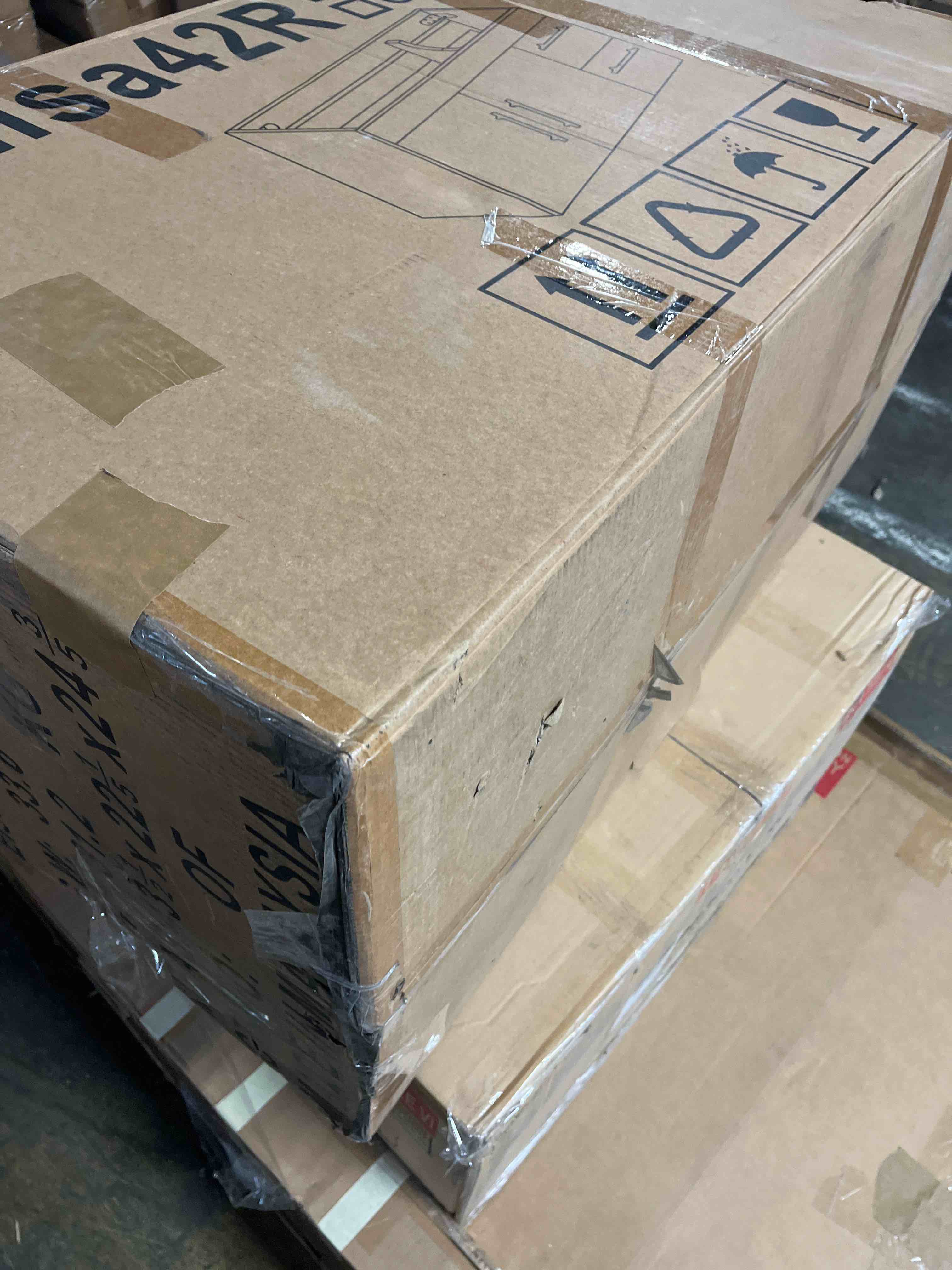 Condition photo showing New/Like New for Spring 41.75" Single Bathroom Vani