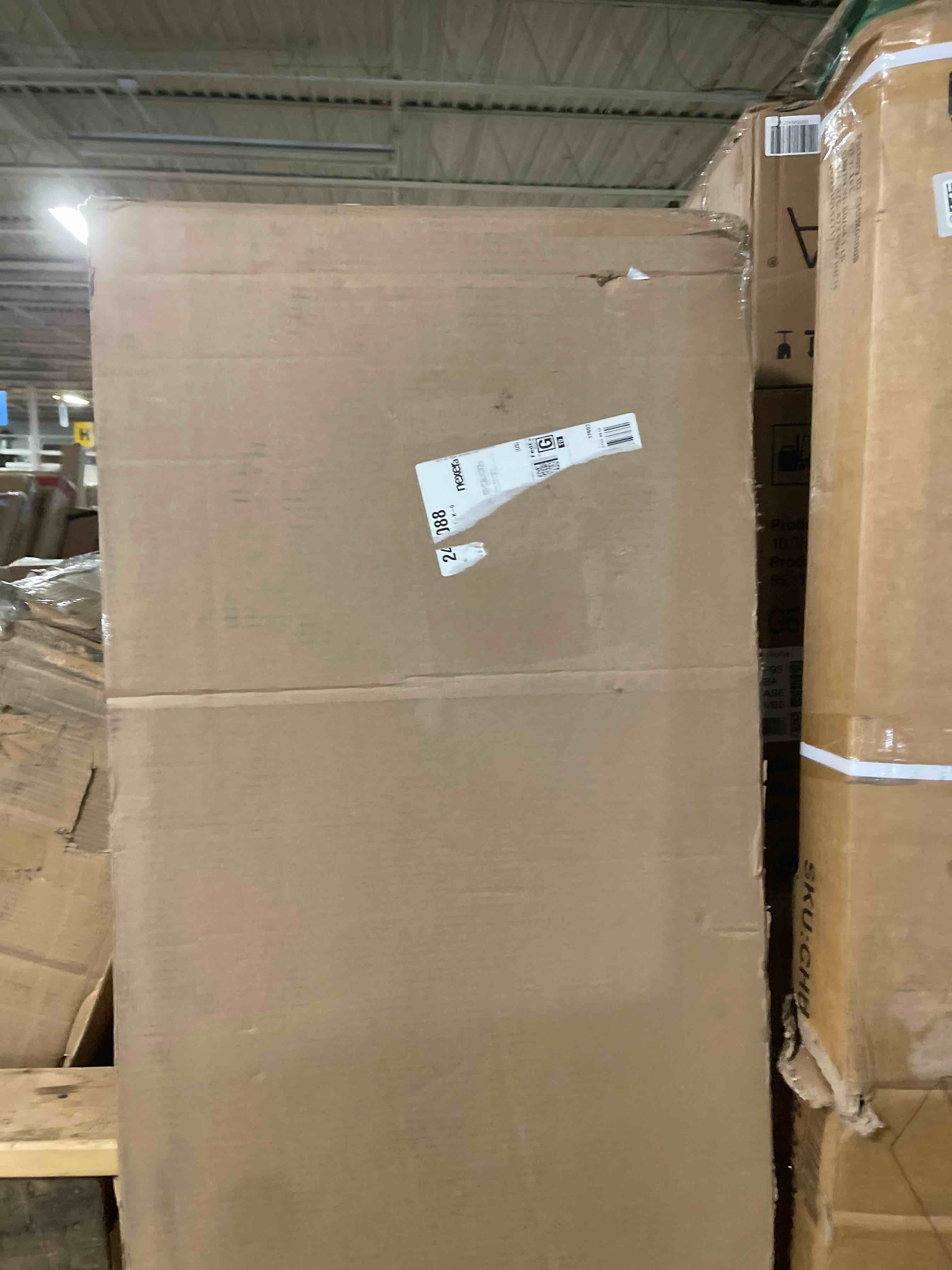 Condition photo showing As Is for Makoa 3 Piece Low Profile Platform Bedroom Set