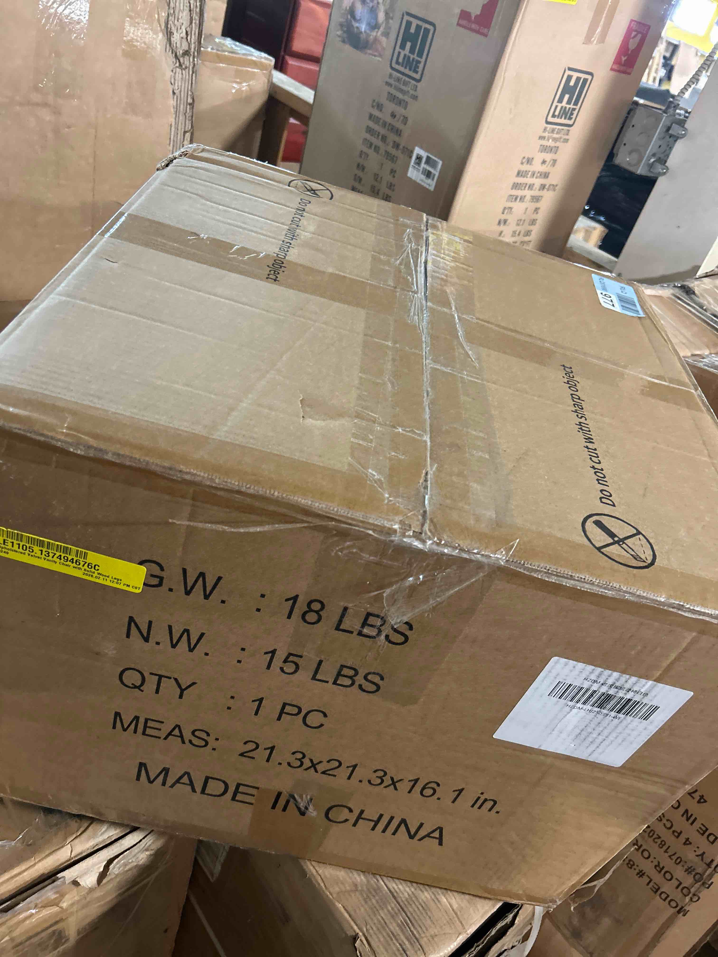 Condition photo showing New/Like New for Tufted Upholstered Velvet Vanity Chair with Solid Wood Legs