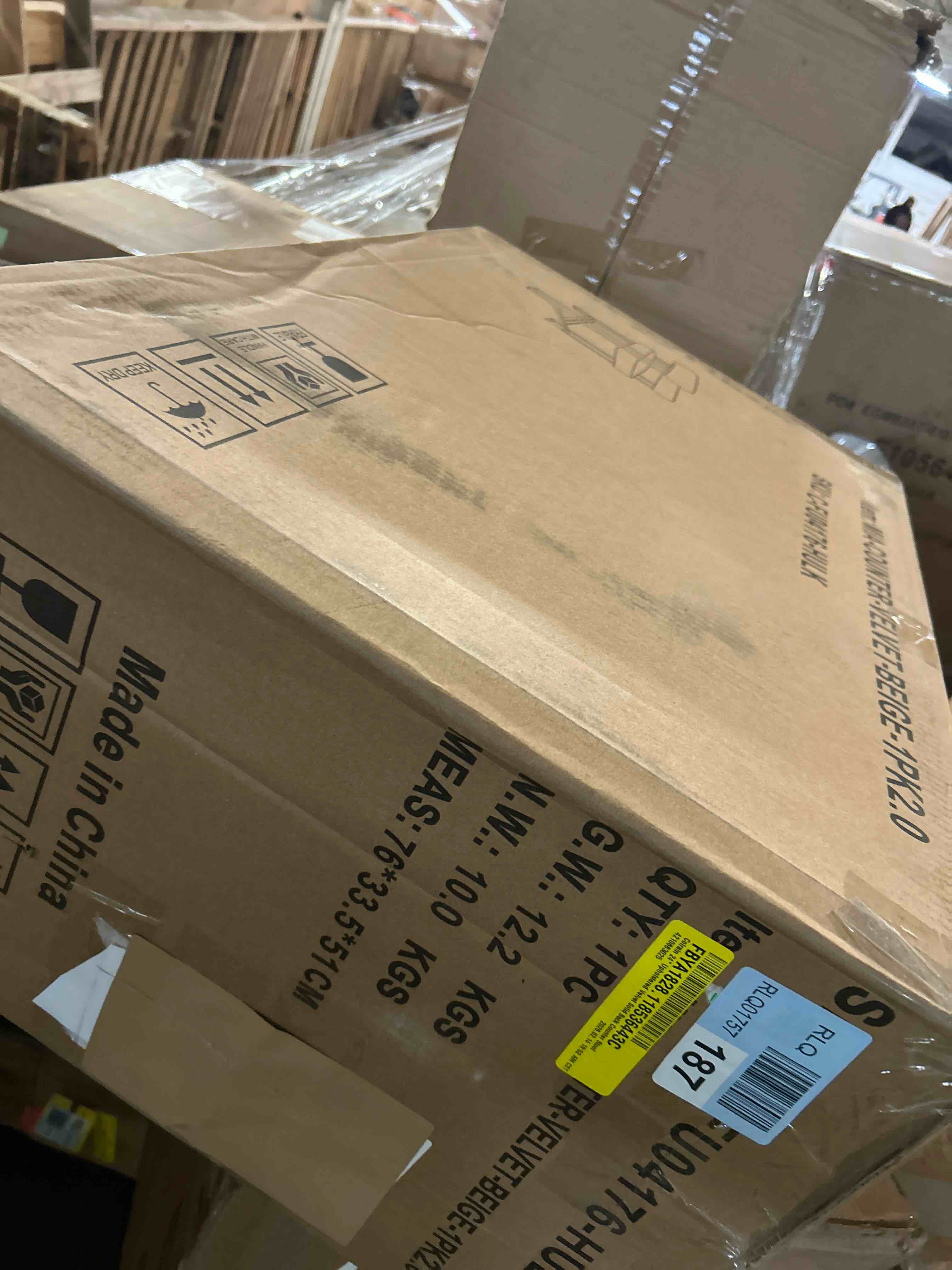 Condition photo showing New/Like New for Coirain 24" Upholstered Velvet Solid Back Counter Stool