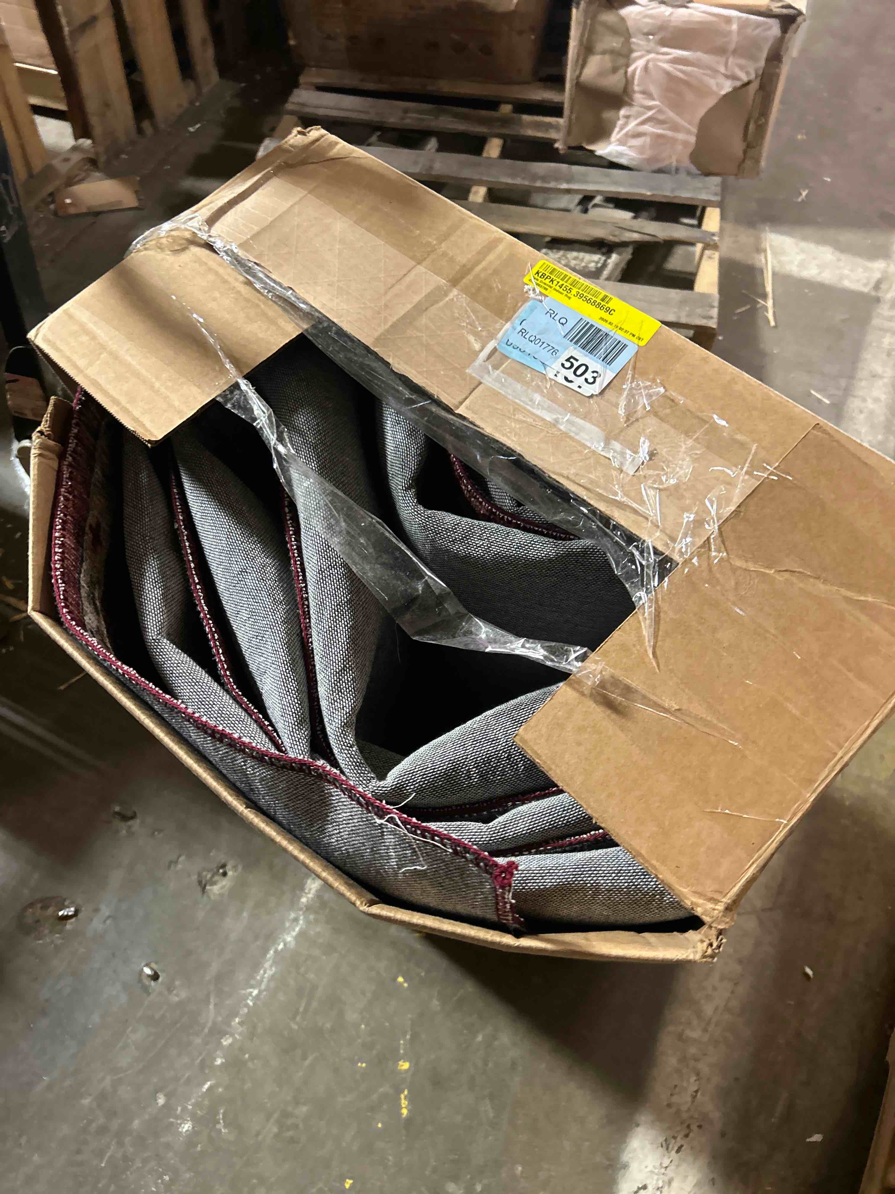 Condition photo showing Good Condition for Gelo Oriental Indoor Rug