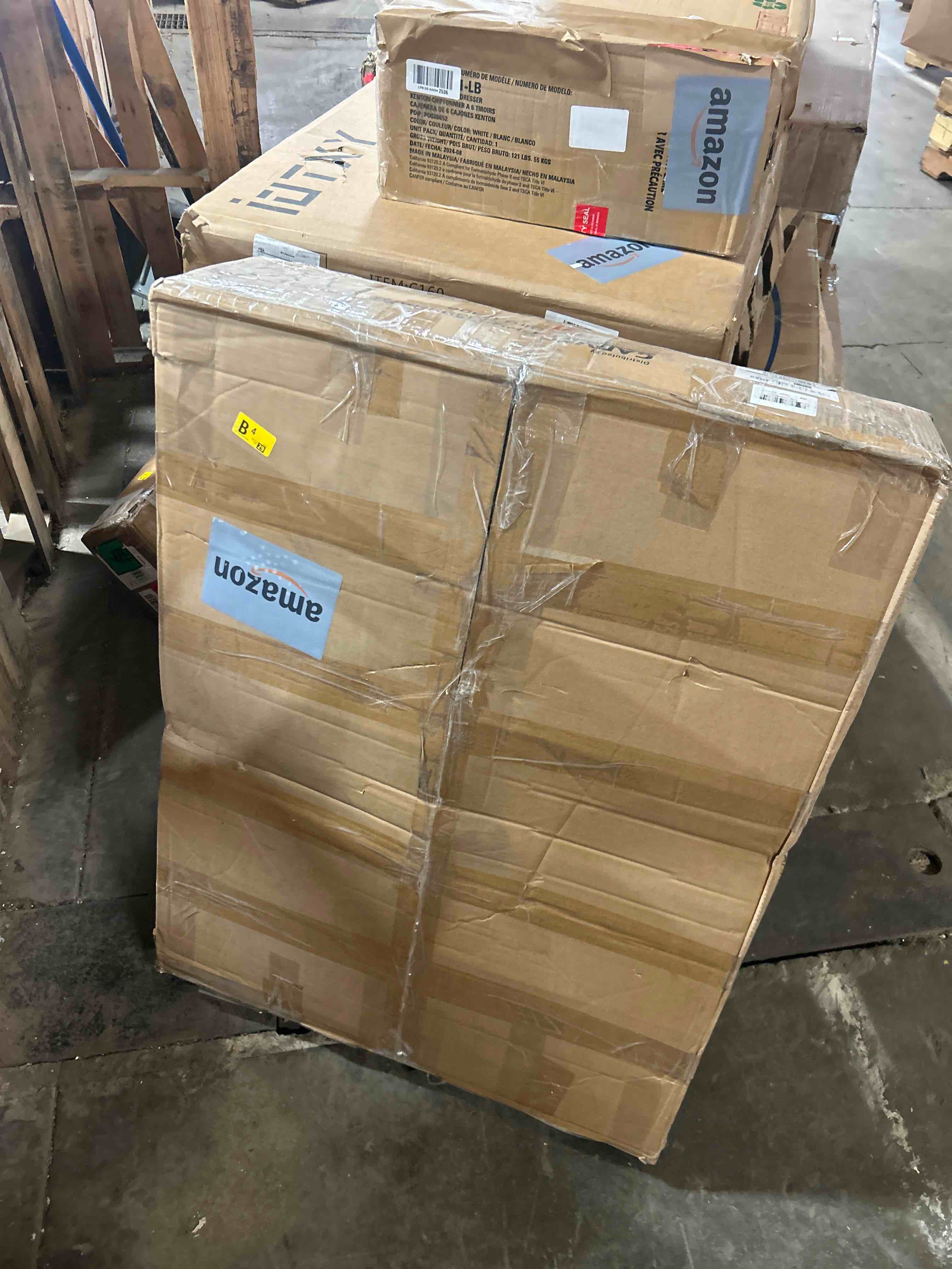 Condition photo showing New/Like New for Lot-4 Breeding Bird Cage, Parrot Cage, Stackable Center Divided Breeder,Seperate Removable Tray, Removable Divider, Lockable Caster, for Birds and Finch White 67‘’H