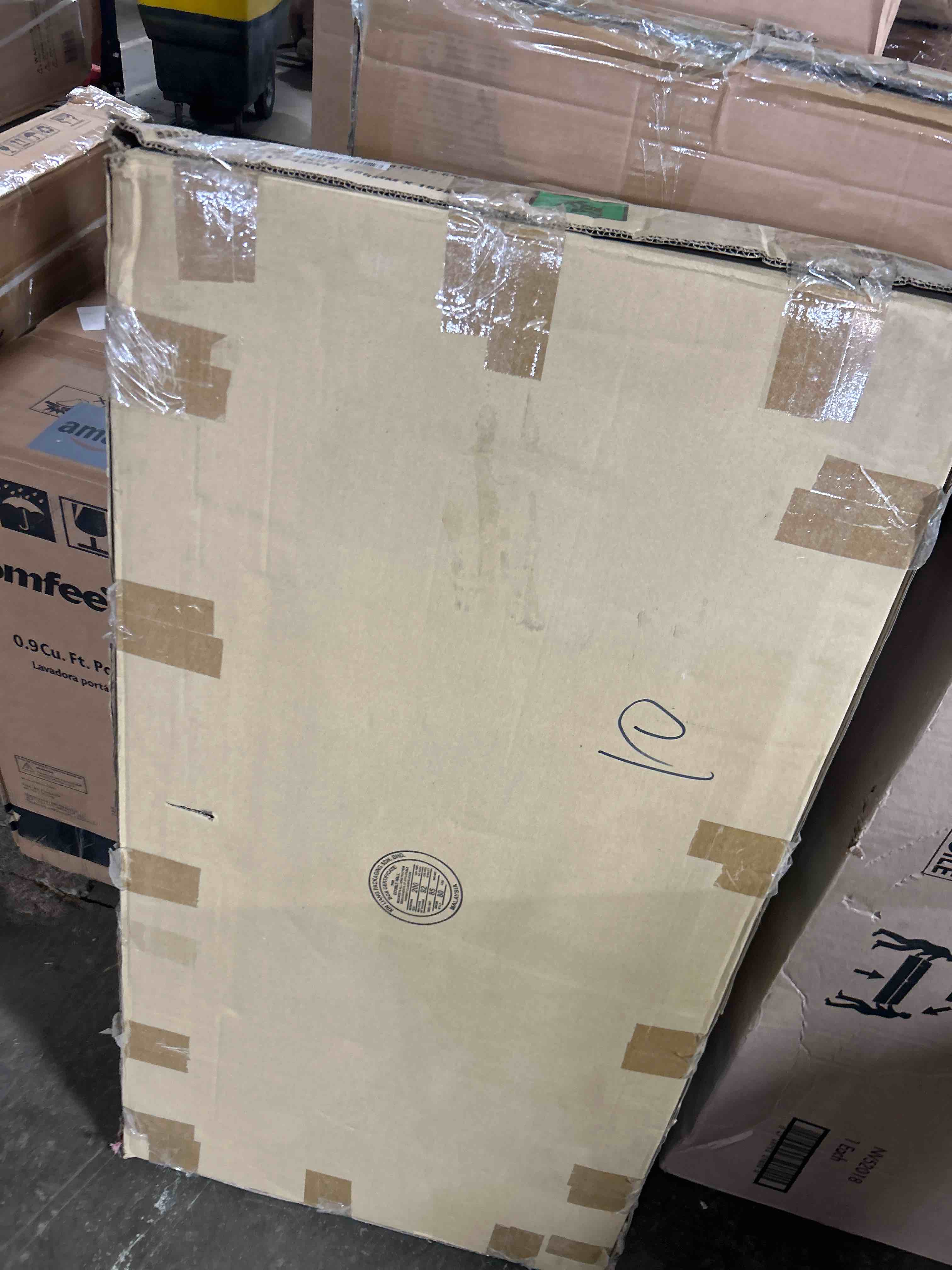 Condition photo showing New/Like New for Hillsdale Furniture Clarion, Gray Wood Top/Sea White Base Desk/Table, Distressed