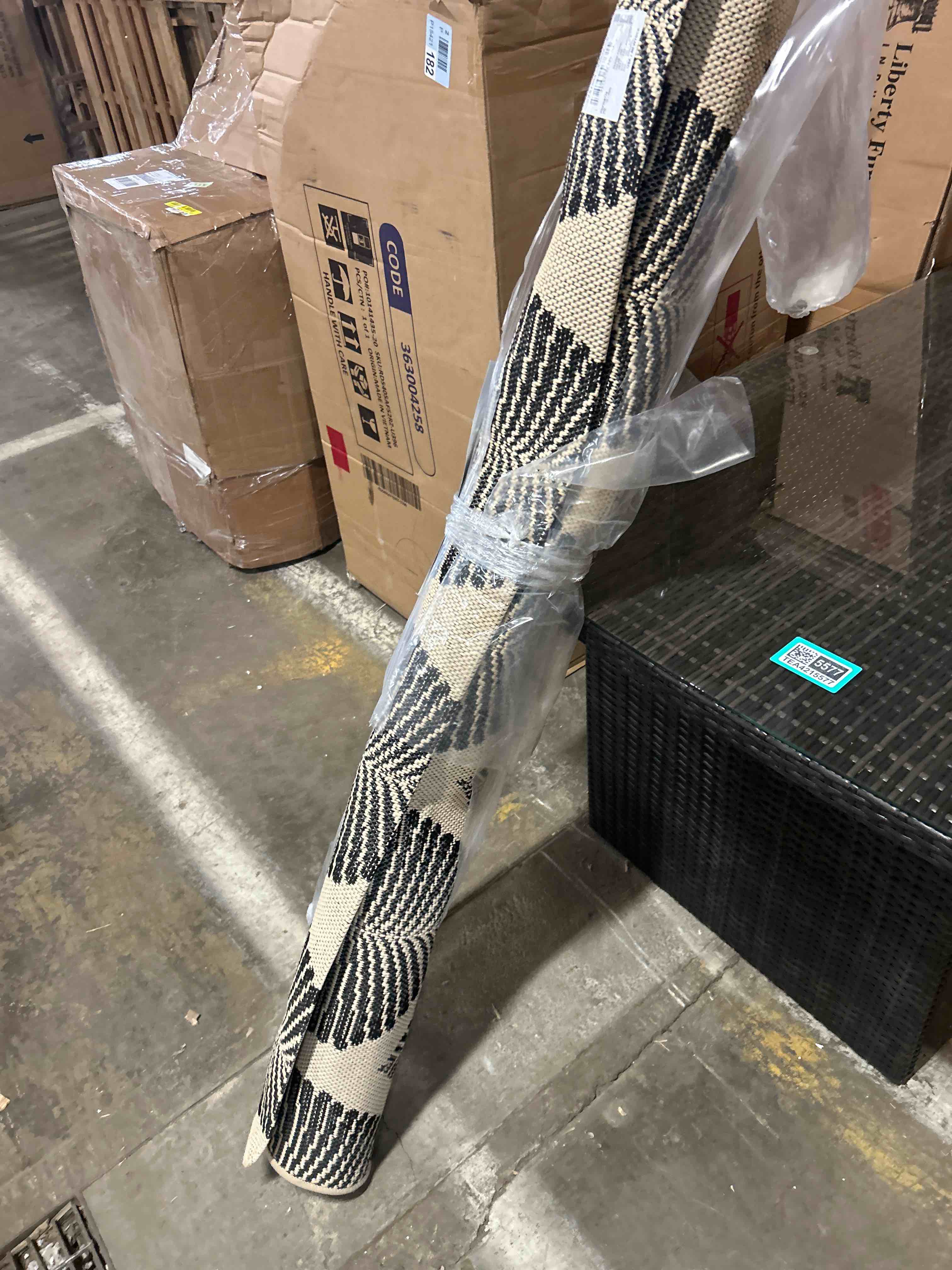 Condition photo showing New/Like New for nuLOOM 4' x 6' Outdoor Tribal Geometric Area Rug, Stain Resistant, Weather Resistant, High Traffic, Patio, Balcony, Outside, Black Black 4' x 6'