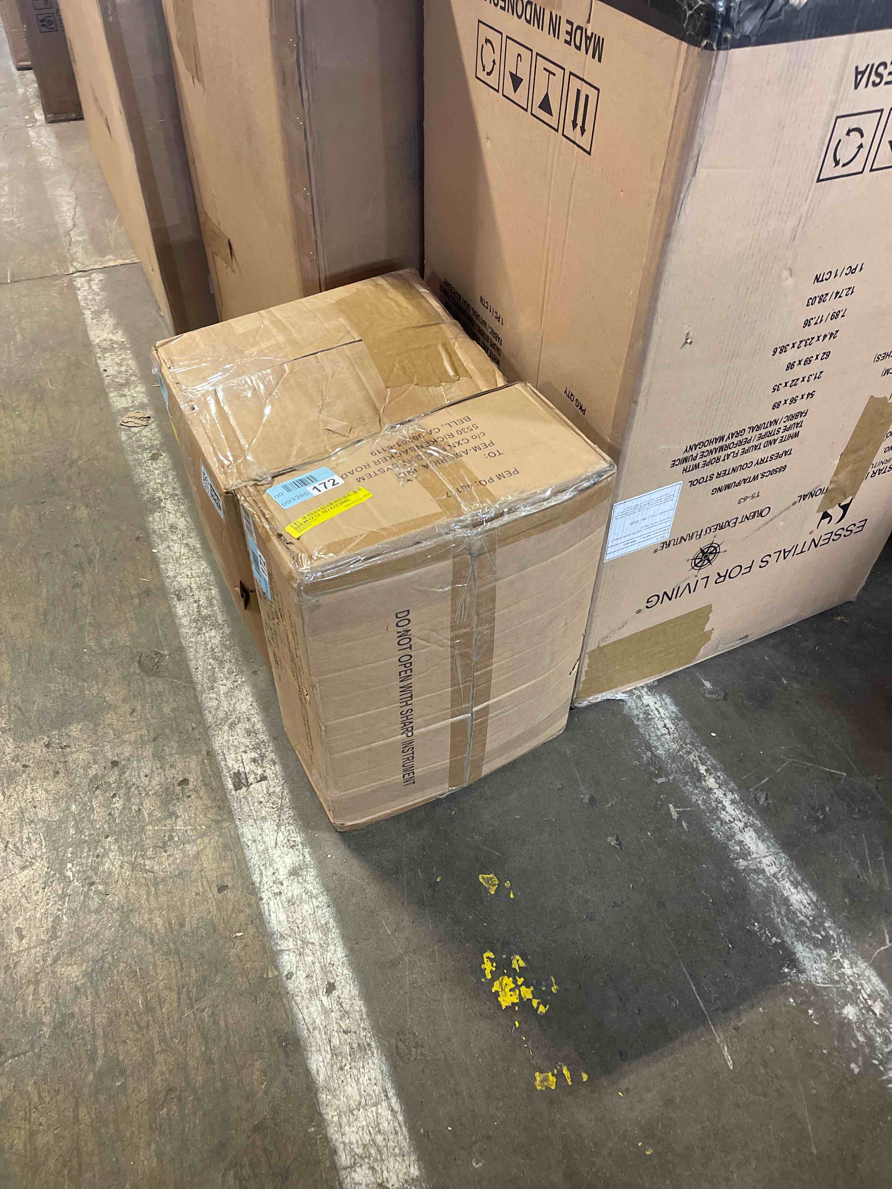 Condition photo showing New/Like New for Reta Comforter