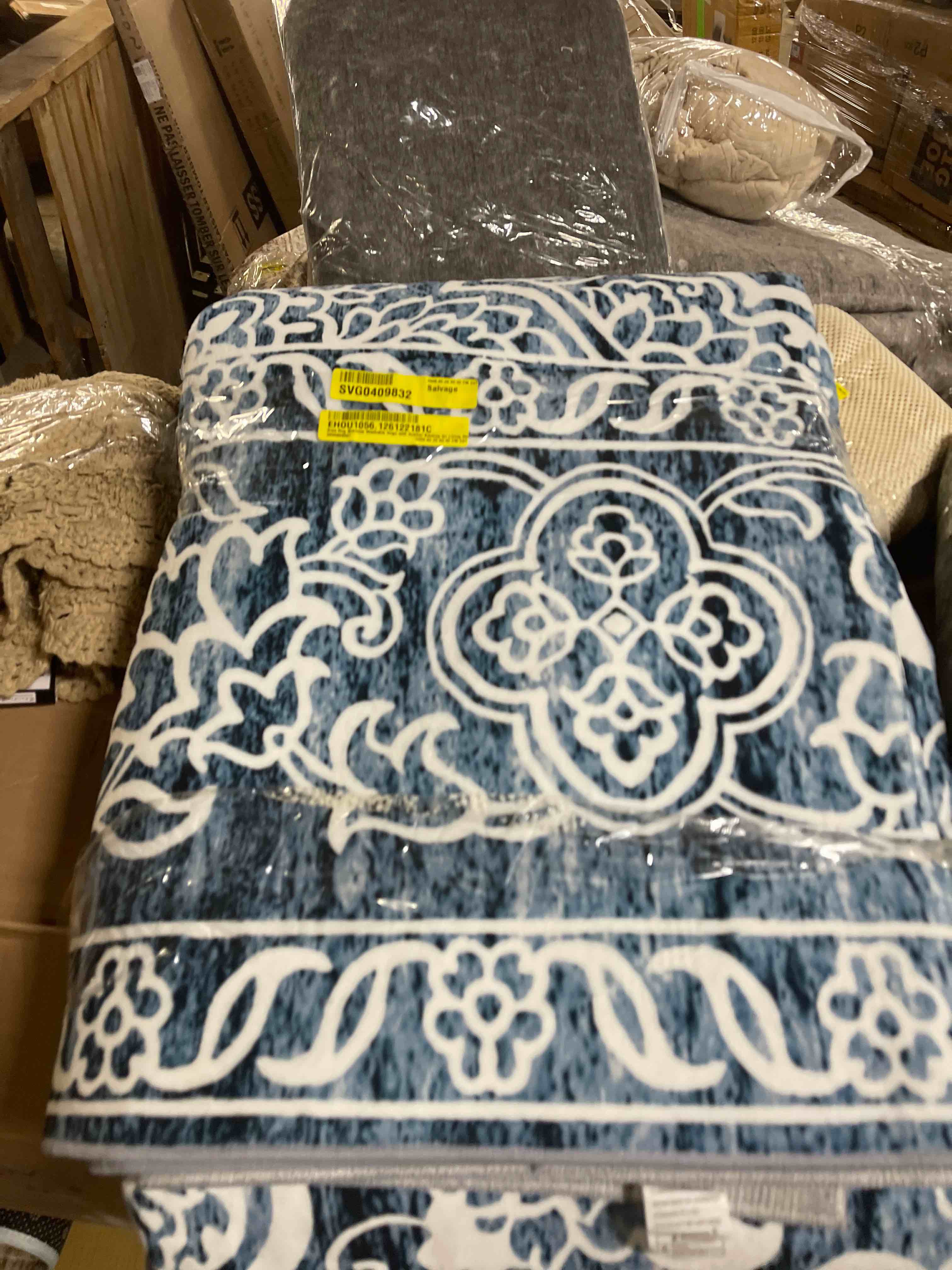 Condition photo showing New/Like New for Cobalt New Zealand Kenton Border Area Rug, 8x10