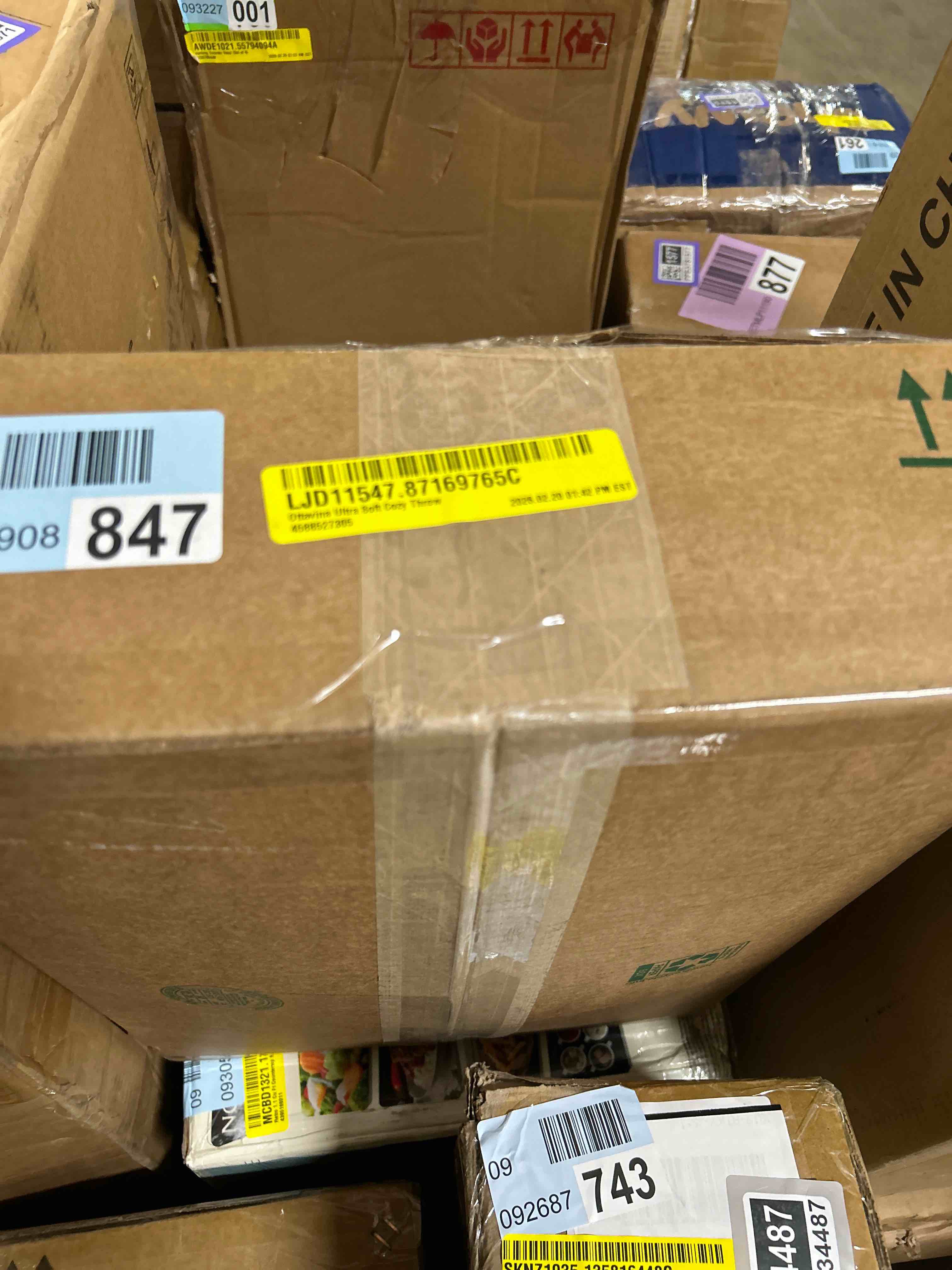 Condition photo showing Good Condition for Ottavina Ultra Soft Cozy Throw