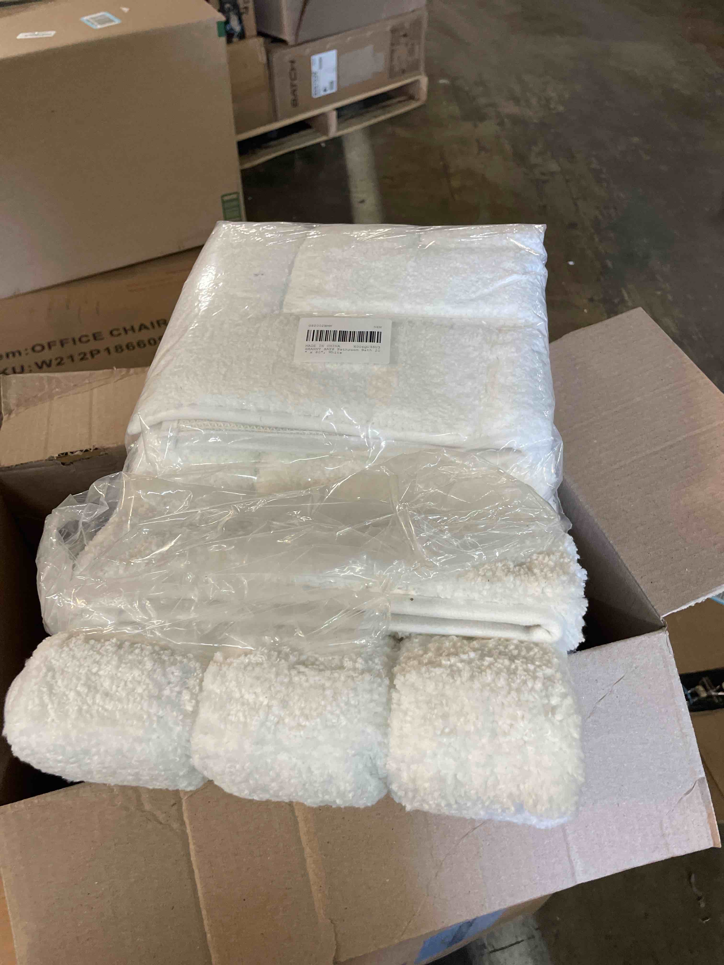 Condition photo showing Good Condition for GRANNY SAYS Large Bathroom Rugs Non Slip Washable, 59" x 20", Water Absorbent Bath Mats for Bathroom, Thick Soft Shaggy Bath Rug, Microfiber Bath Floor Mat, Bath Decor, White