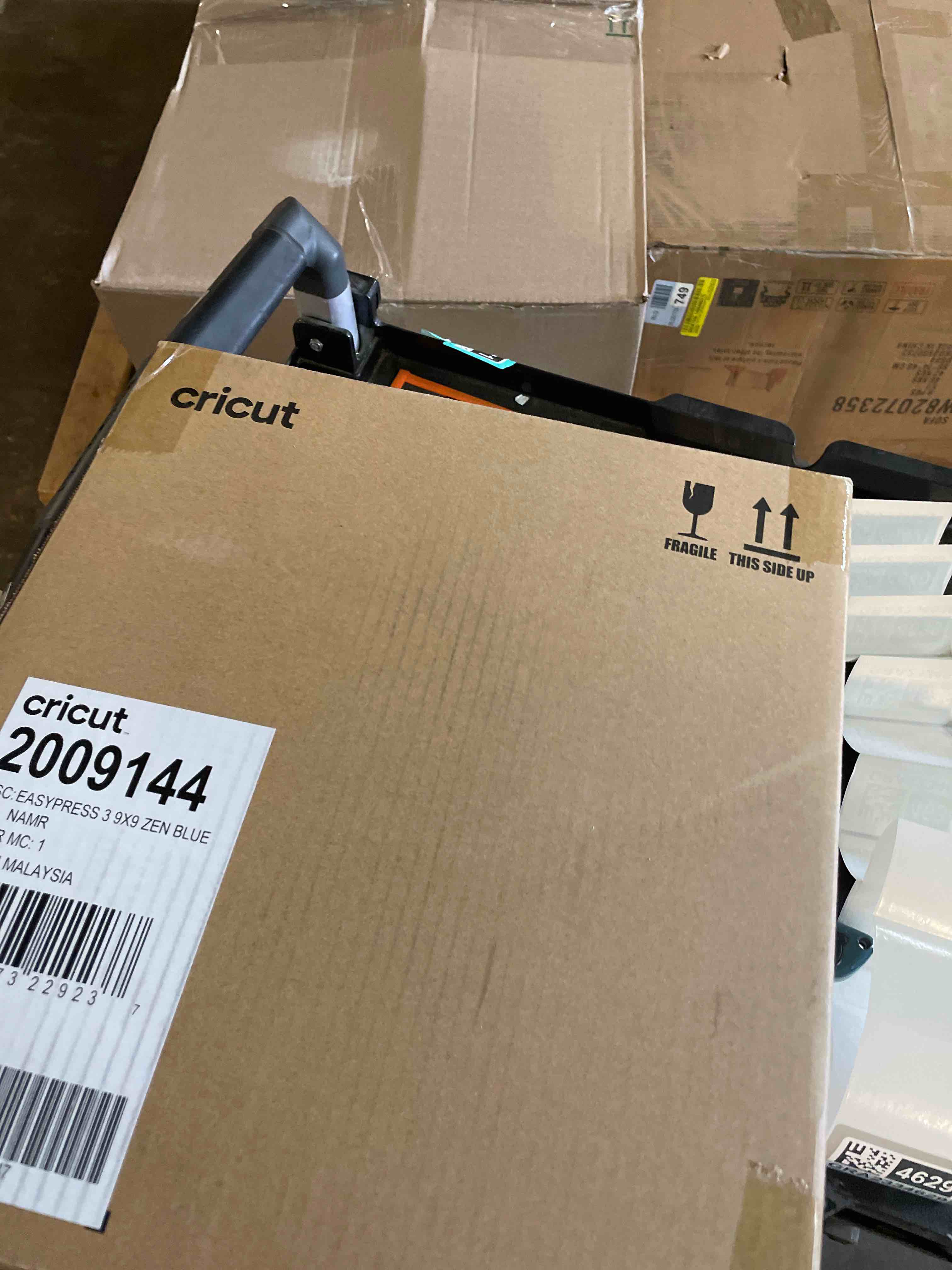 Condition photo showing Good Condition for Cricut EasyPress® SE – 12 in x 10 in Heat Press + Cricut EasyPress Mat, 12 in x 12 in - Heat Transfer Machine for T-Shirts, Sweatshirts, Blankets, Pillows, & More - Easy to Use - Blue