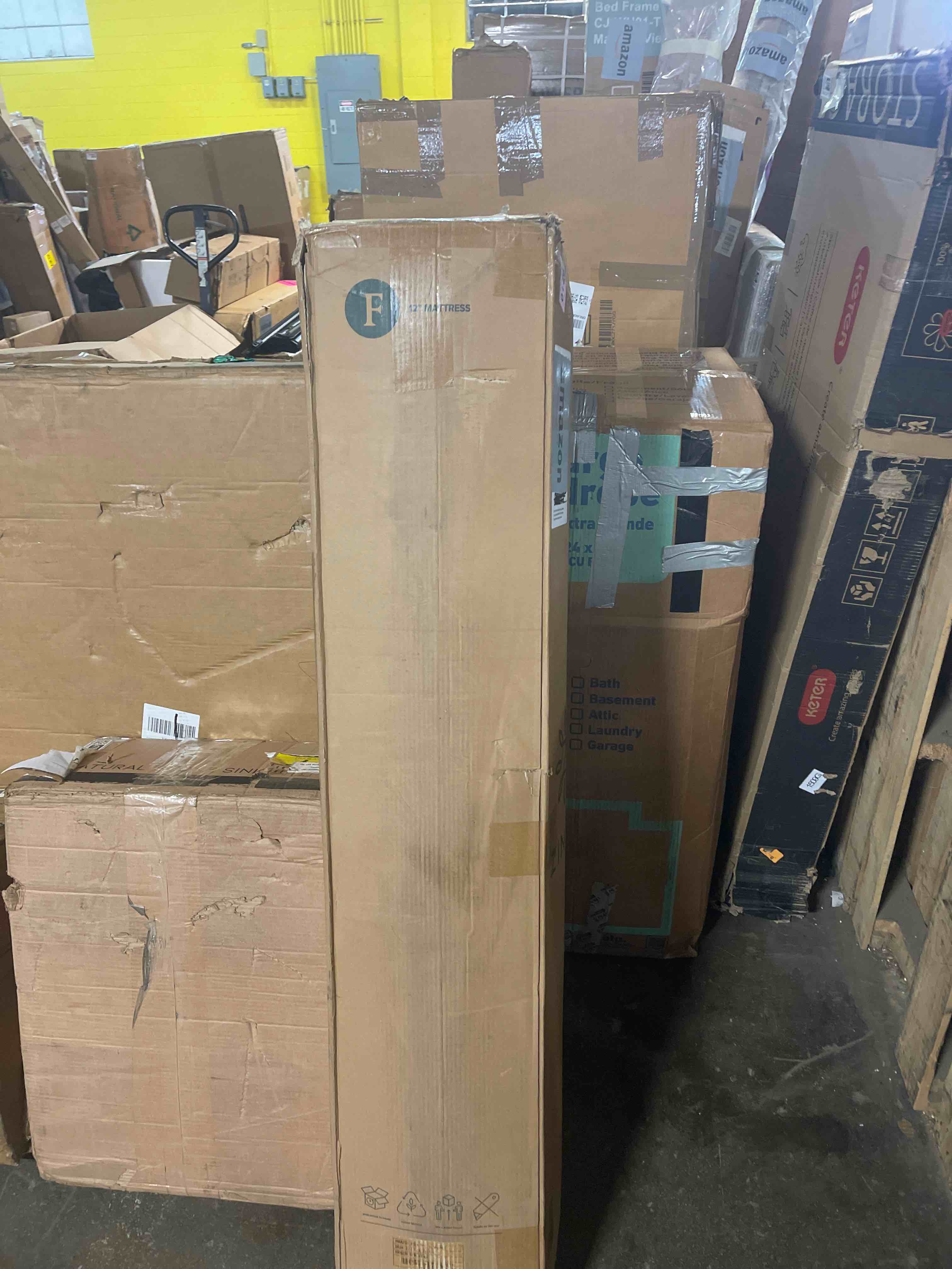 Condition photo showing New/Like New for Zinus 12 Inch Full Green Tea Memory Foam Mattress [New Version], Fiberglass Free, Medium Firm Feel, Zoned Pressure Relief, Certified Safe Foams & Fabric, Mattress in A Box White Full 12" New Small Box