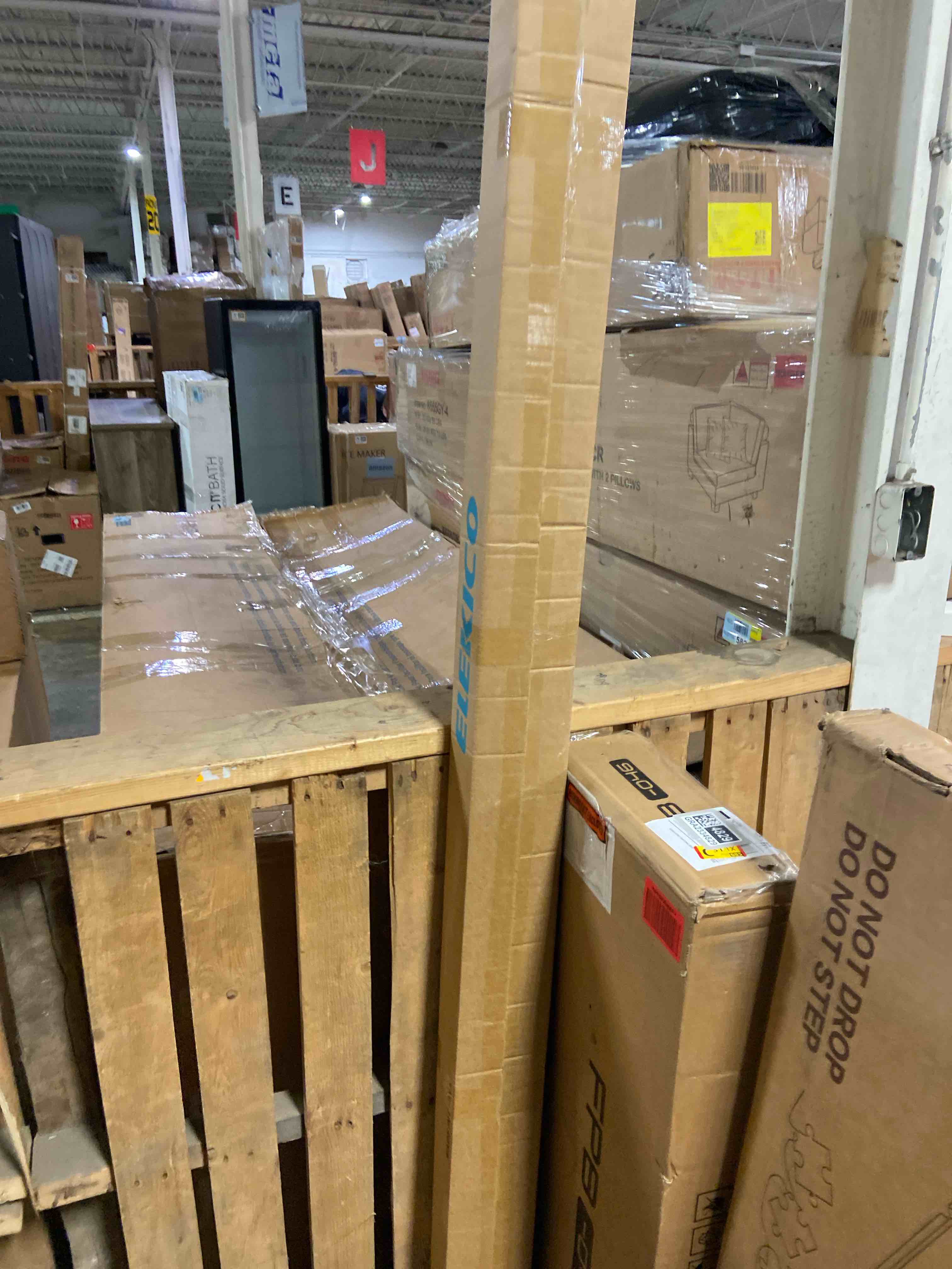 Condition photo showing New/Like New for 6 Pack 100w 8ft Led Shop Light, Super Bright 15000lm 5000k V Shape 8' Led Shop Lights, Linkable 8 Foot Led Shop Lights for Garage Warehouse, Supermarket, Basement, Barn, Storage Area