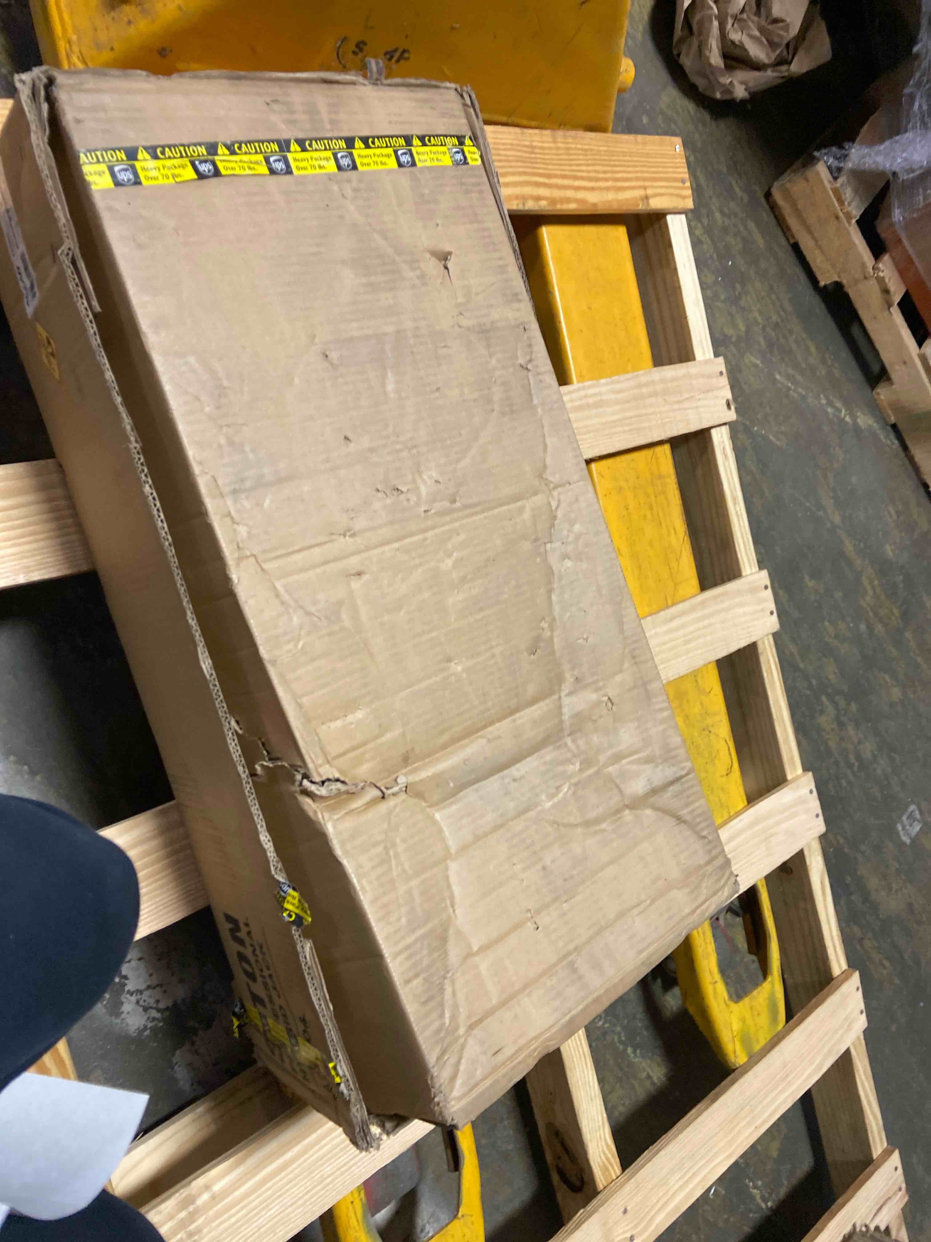 Condition photo showing Good Condition for ARCAN Tools 3 Ton (6,000 lbs.) Hybrid Heavy Duty Aluminum and Steel Low Profile Floor Jack with Dual Pistons Reinforced Lifting Arm (A20001)