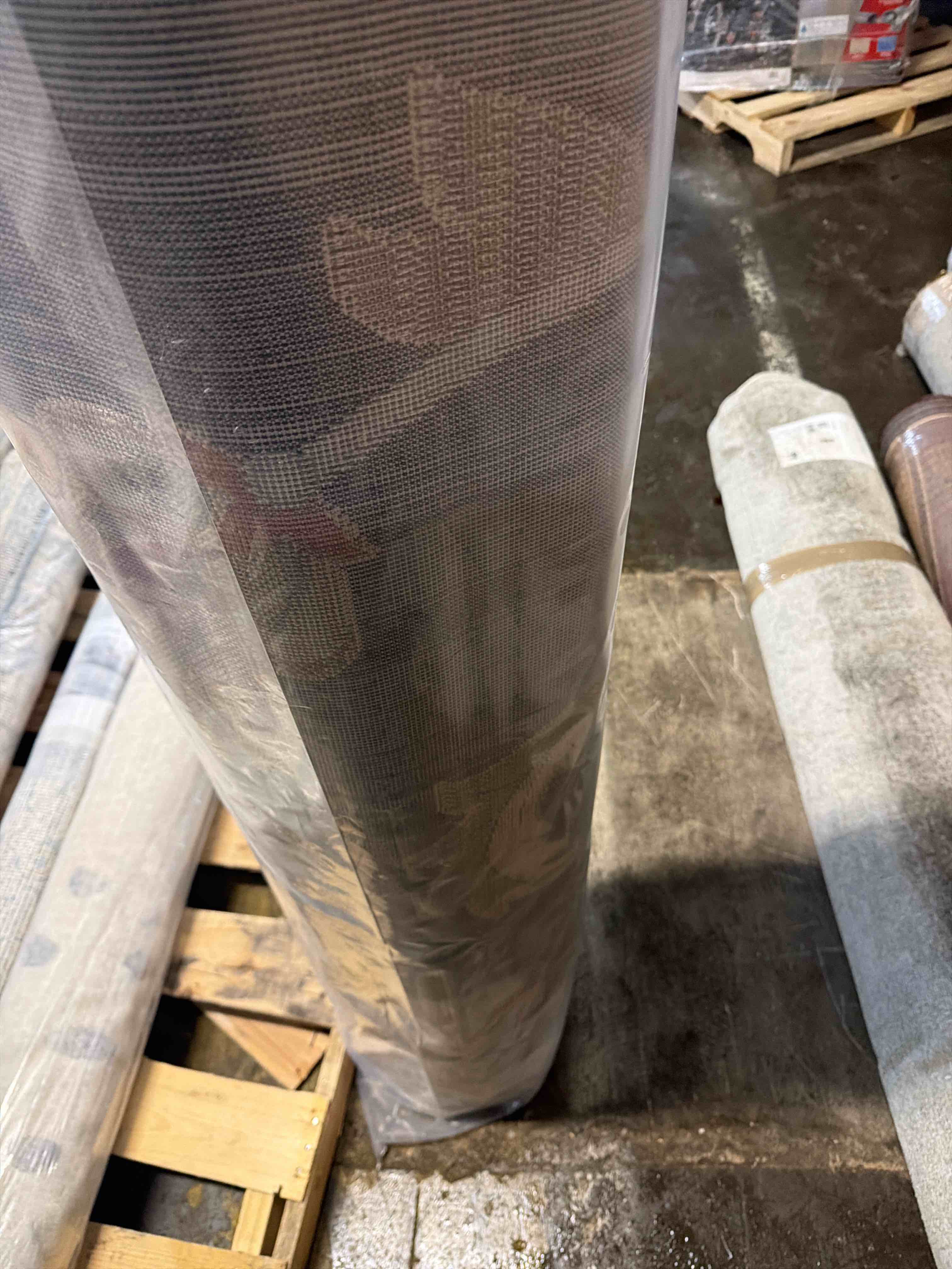 Condition photo showing New/Like New for Feagin Floral Indoor Rug