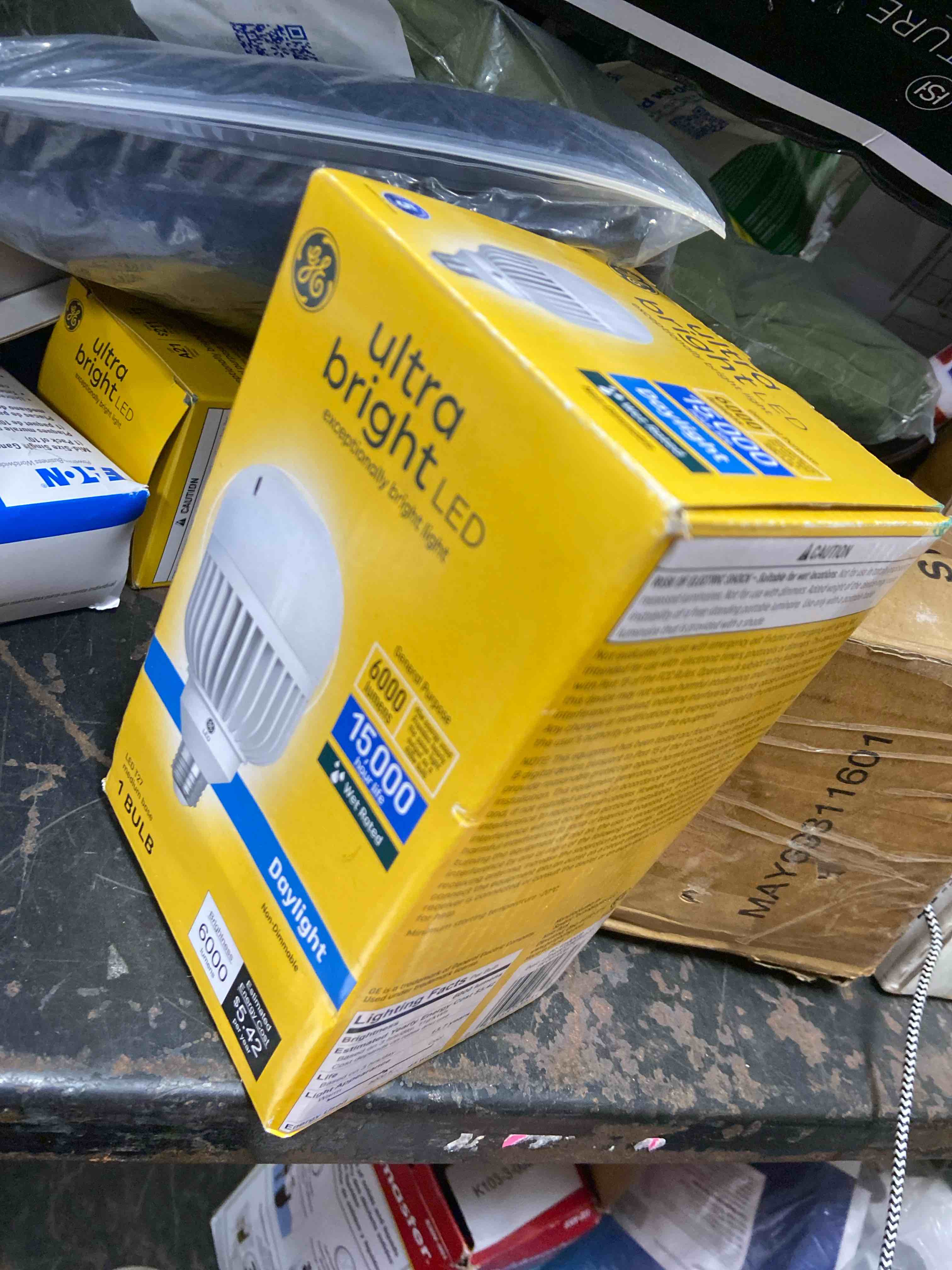 Condition photo showing New/Like New for ge 400-watt eq t27 daylight medium base (e-26) led specialty light bulb