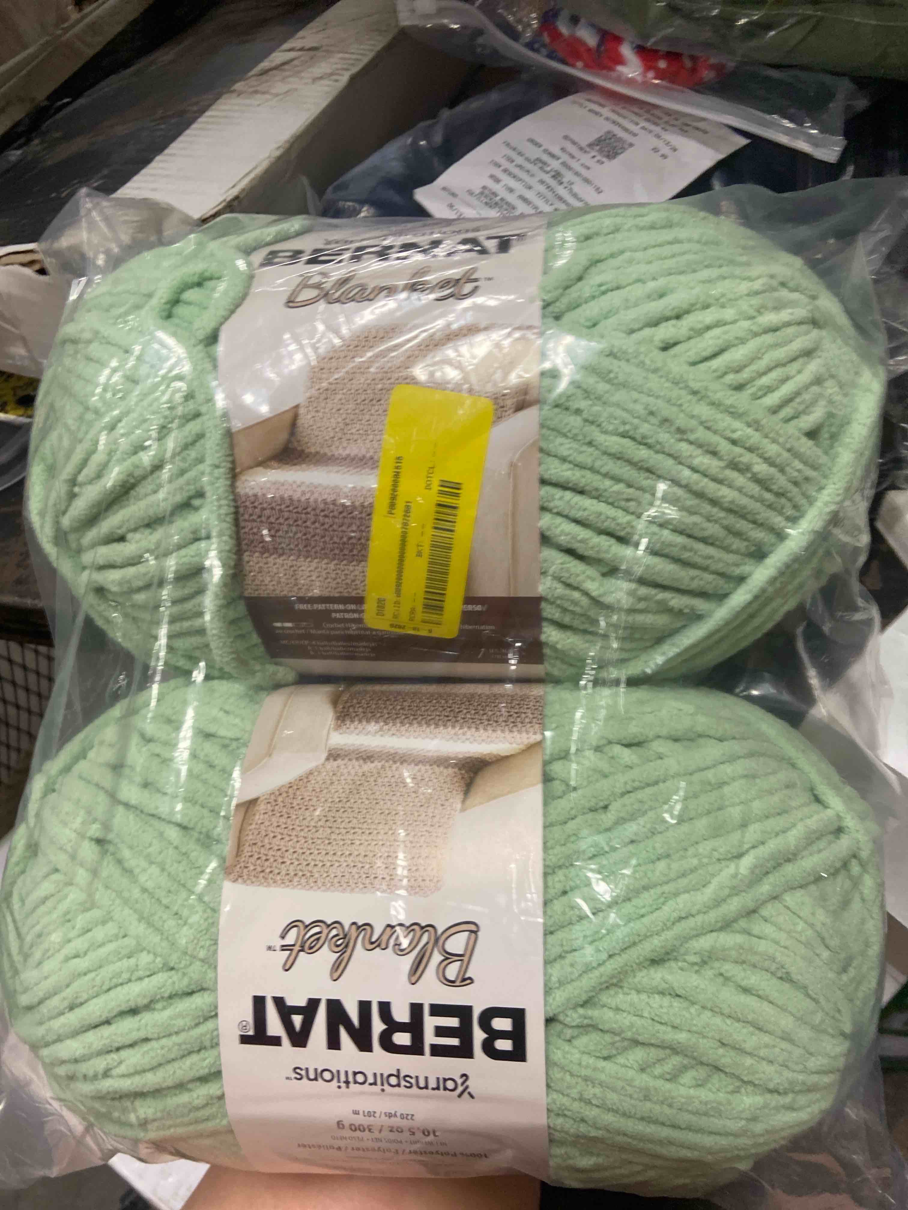 Condition photo showing New/Like New for f-bernat bernat blanket #6 super bulky polyester yarn, spring grass 10.5oz/300g, 220 yards