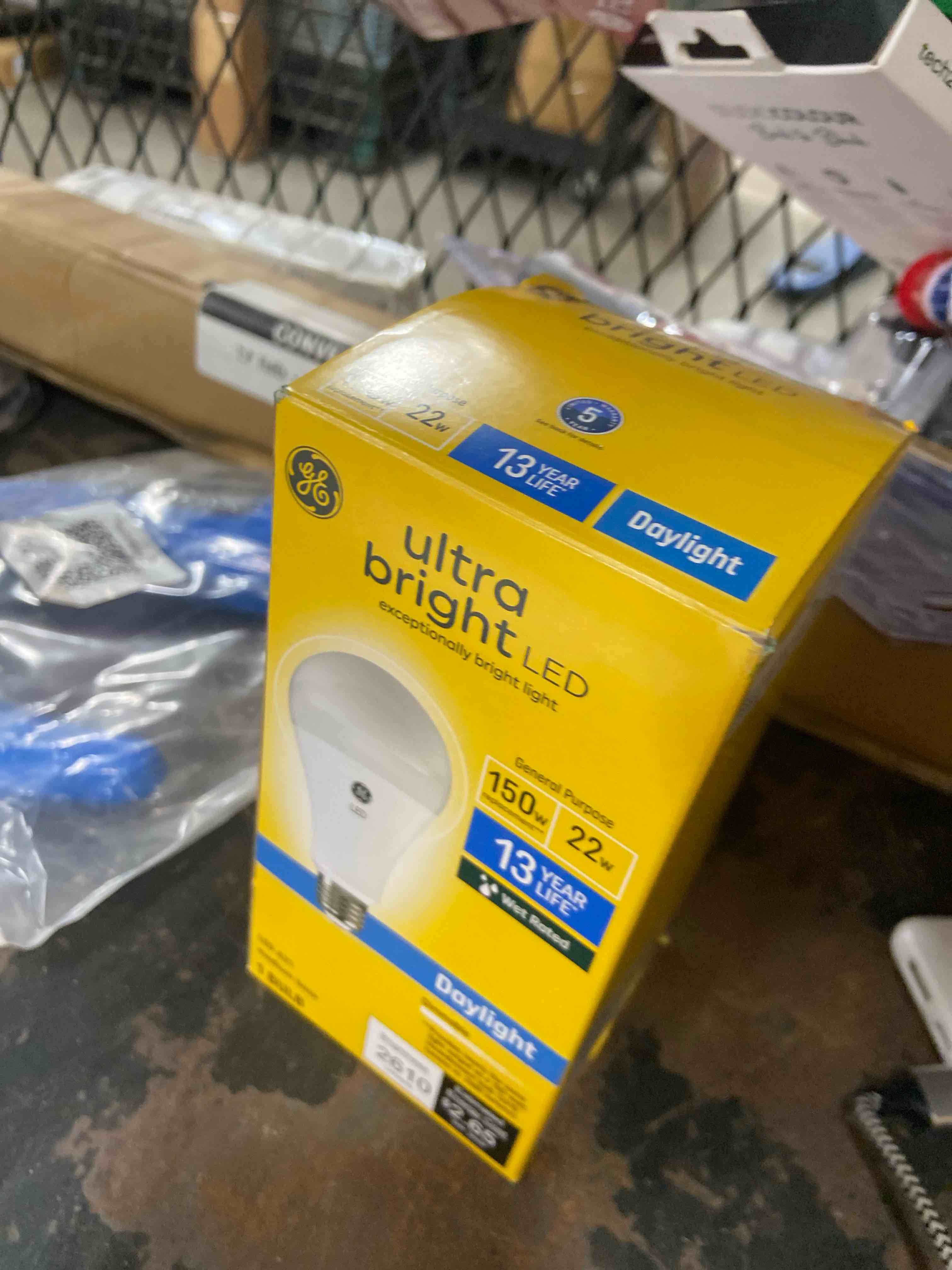 Condition photo showing New/Like New for ge lighting 93129363 ge led 22w a21 bulb - quantity 1