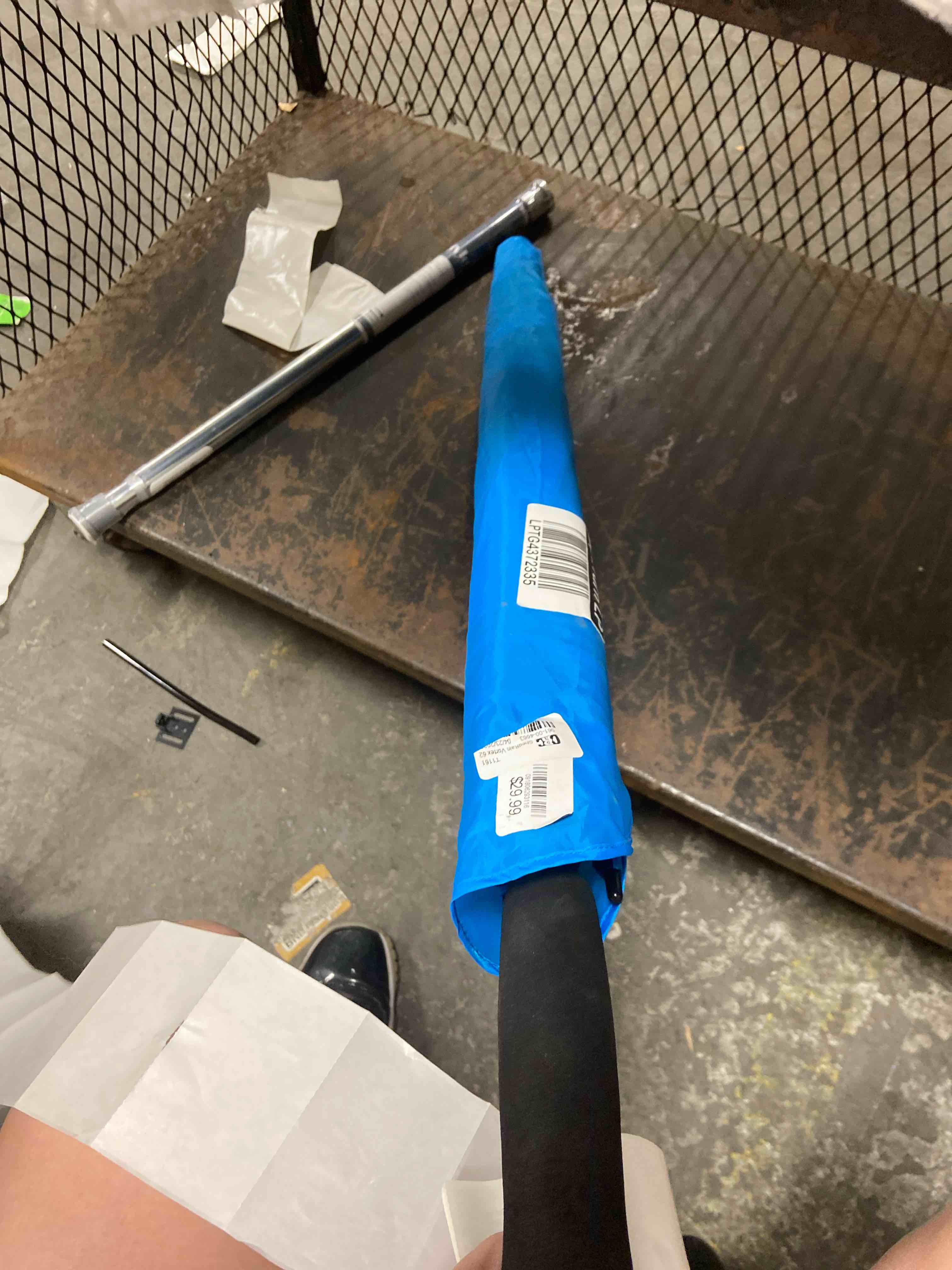 Condition photo showing New/Like New for shedrain vortex 62 in golf umbrella - navy/ocean: auto-open, solid pattern, plastic handle, polyester shell, 39" length