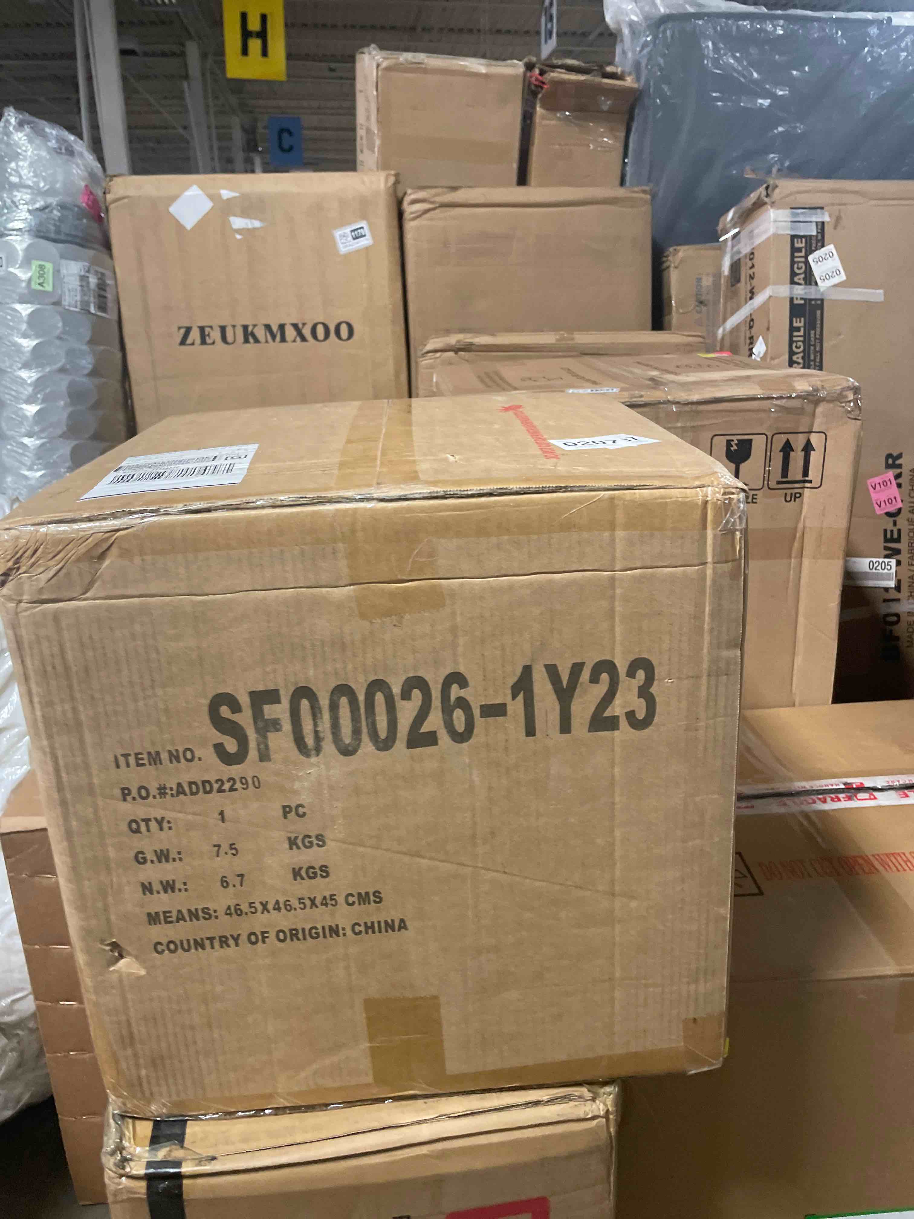 Condition photo showing New/Like New for adeco storage ottoman with tray
