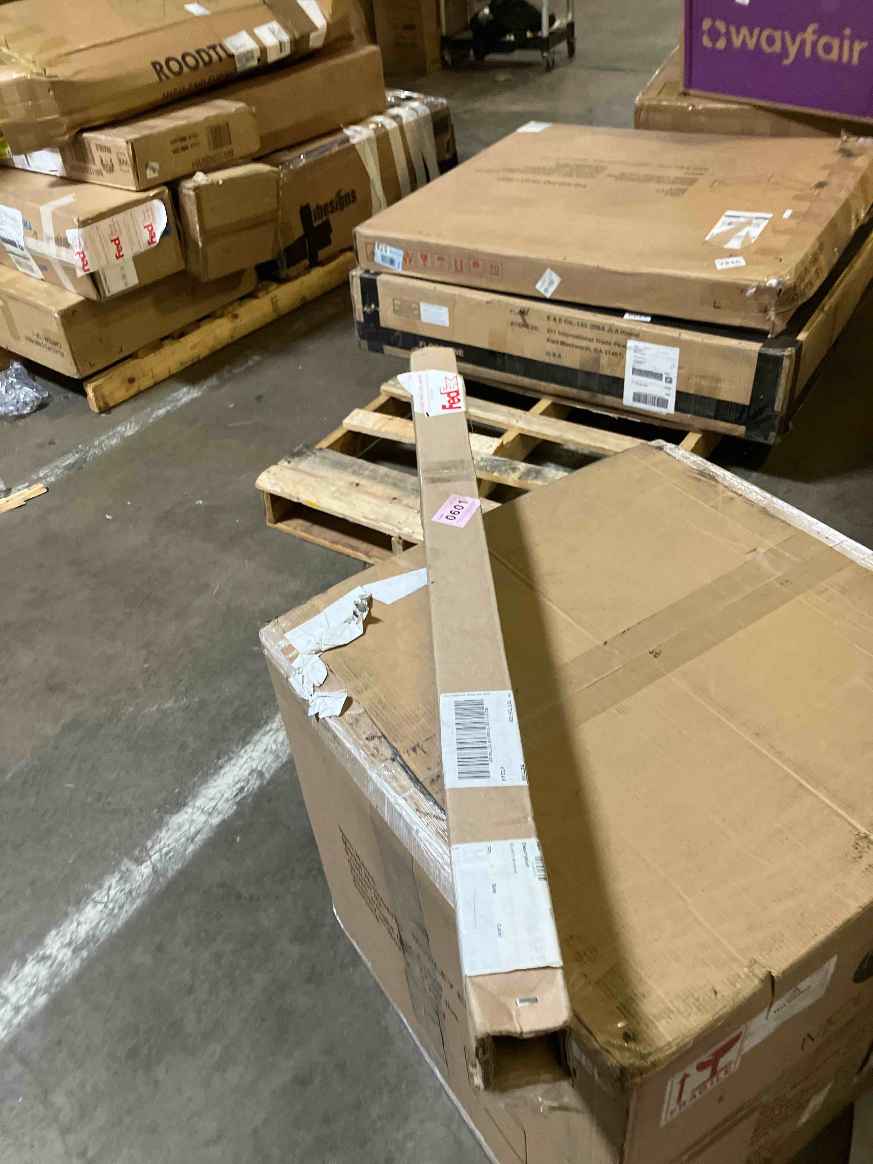 https://s3.amazonaws.com/lotting-images-prod/phillipi/GRA3487583_1758133375857.jpeg