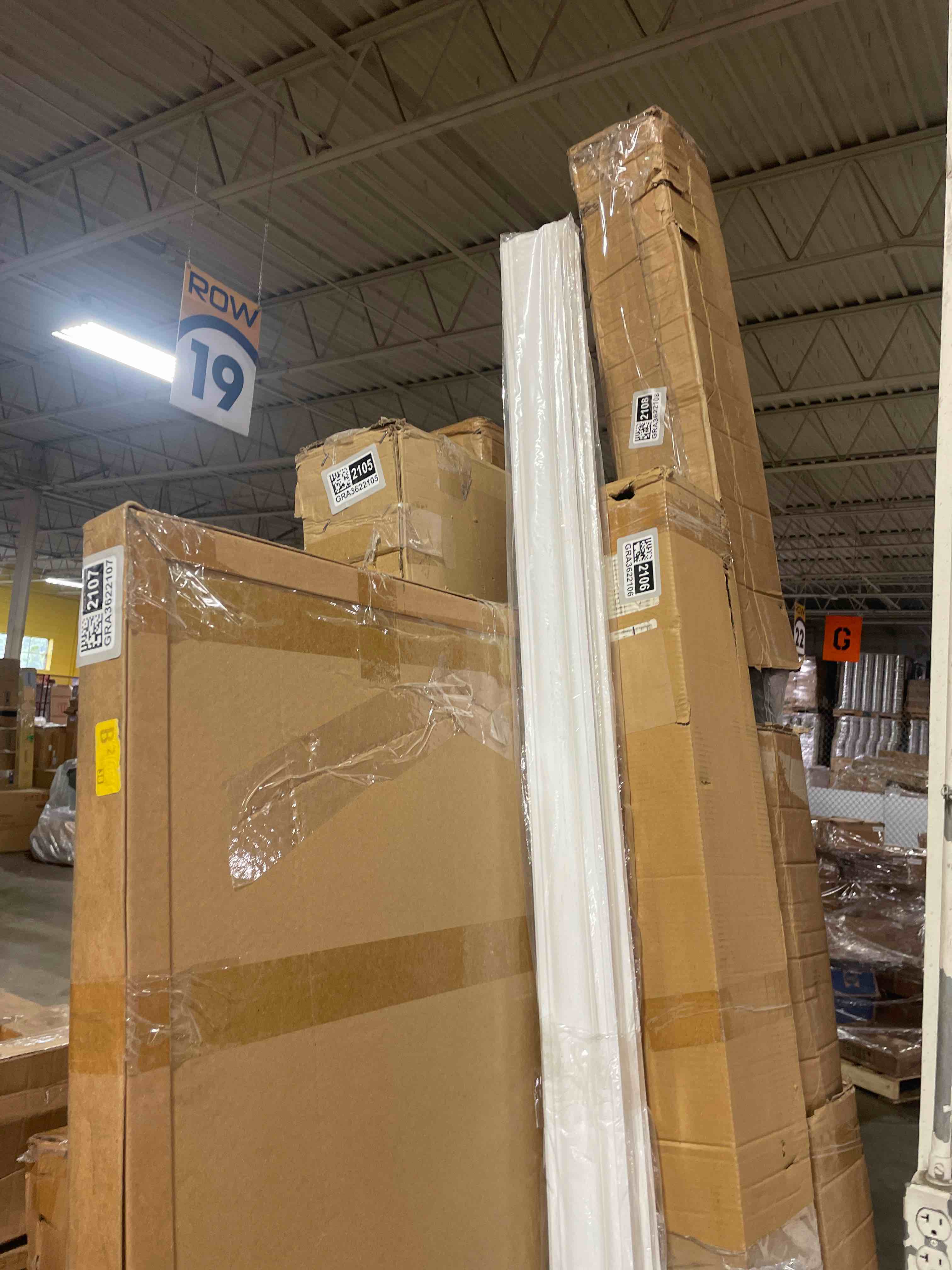 Condition photo showing New/Like New for endurathane lyon traditional cove crown moulding, 2"h x 2"p x 3"f x 94 1/2"l, factory primed ( 4 pack )