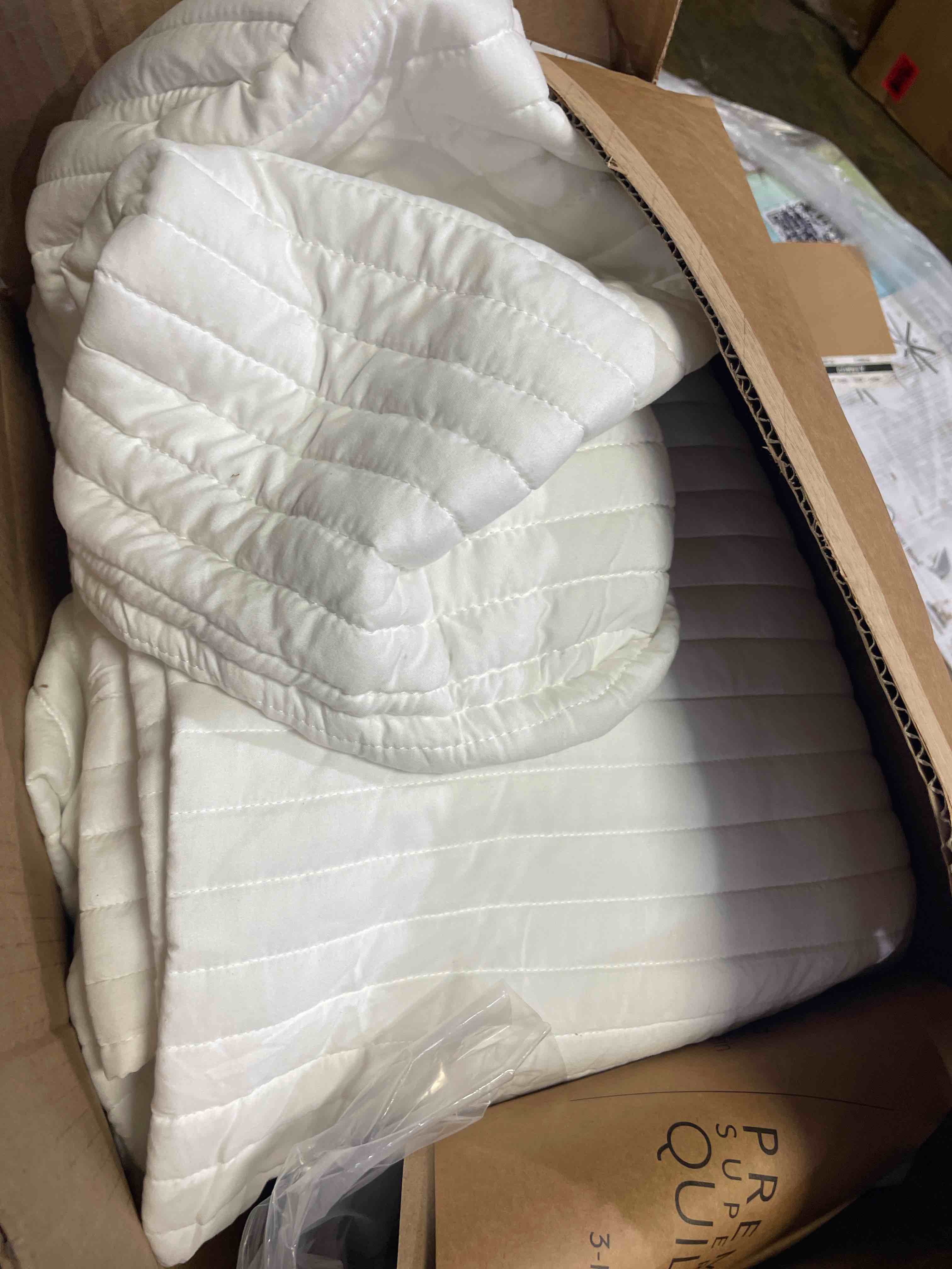 Condition photo showing As Is for ienjoy home all season 3 piece stripe stitch quilt set, king/california king