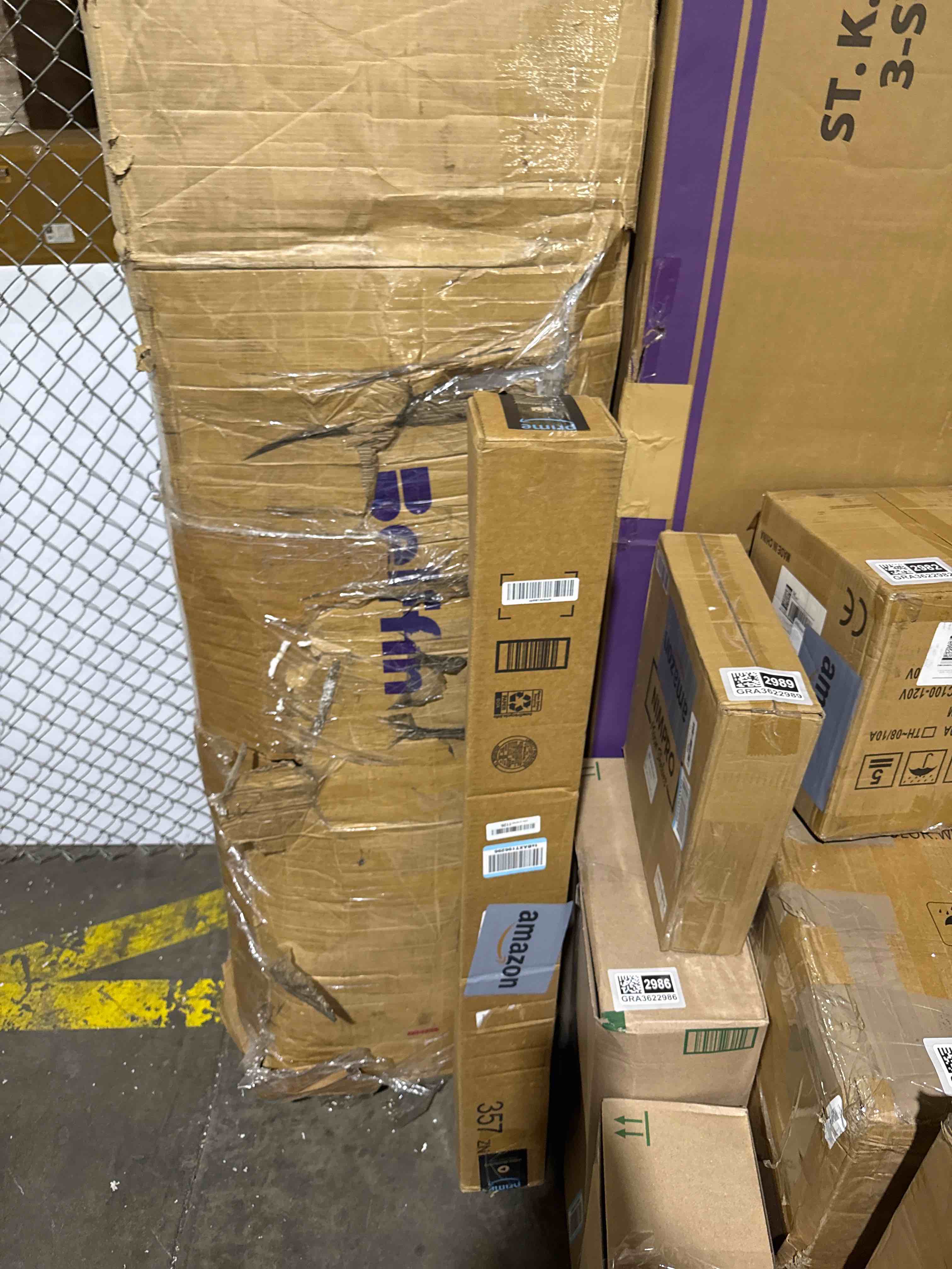 Condition photo showing New/Like New for retractable baby gate, momcozy mesh baby gate or mesh dog gate, 41" tall,extends up to 71" wide, child safety gate for doorways, stairs, hallways, indoor/outdoor black 41x71 inch