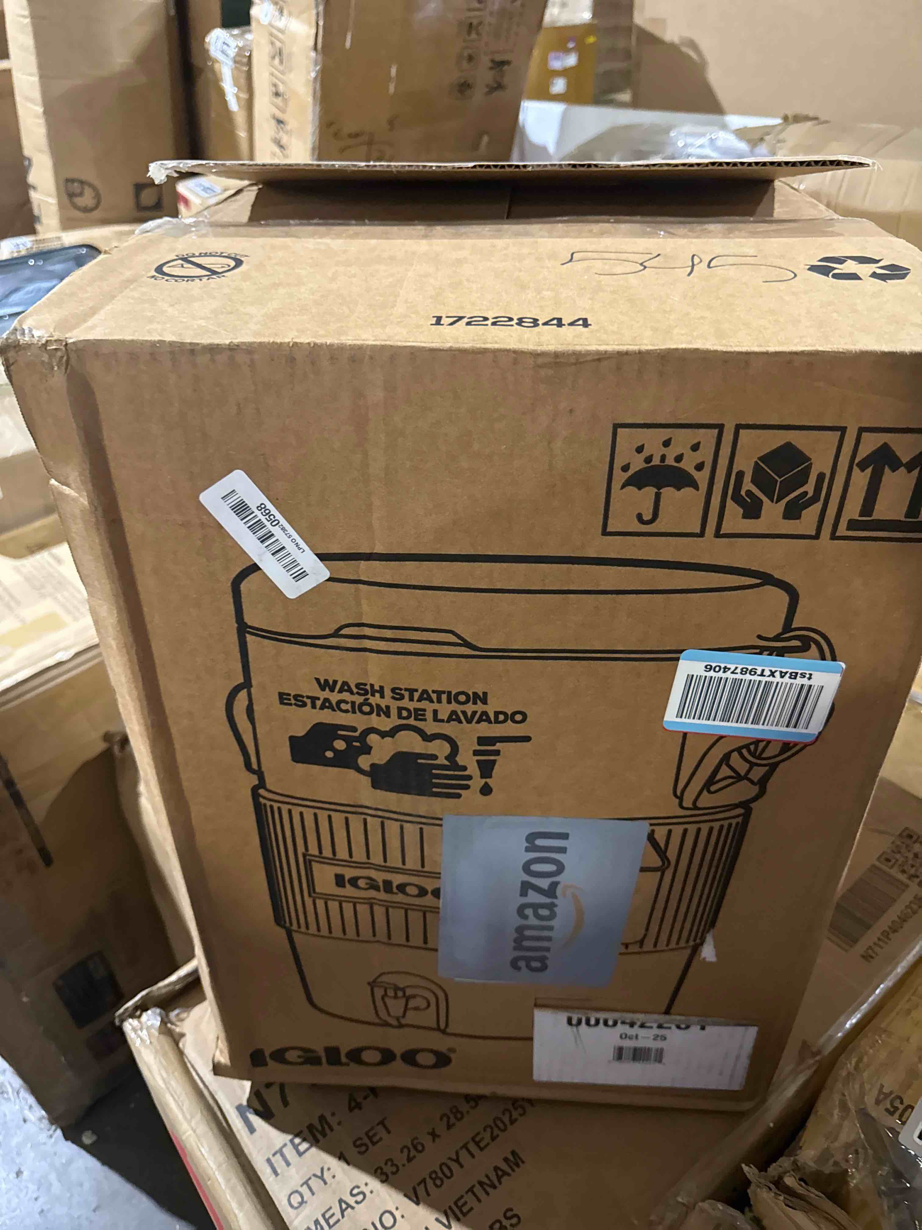 Condition photo showing New/Like New for igloo 10 gallon handwash station cooler - acid green
