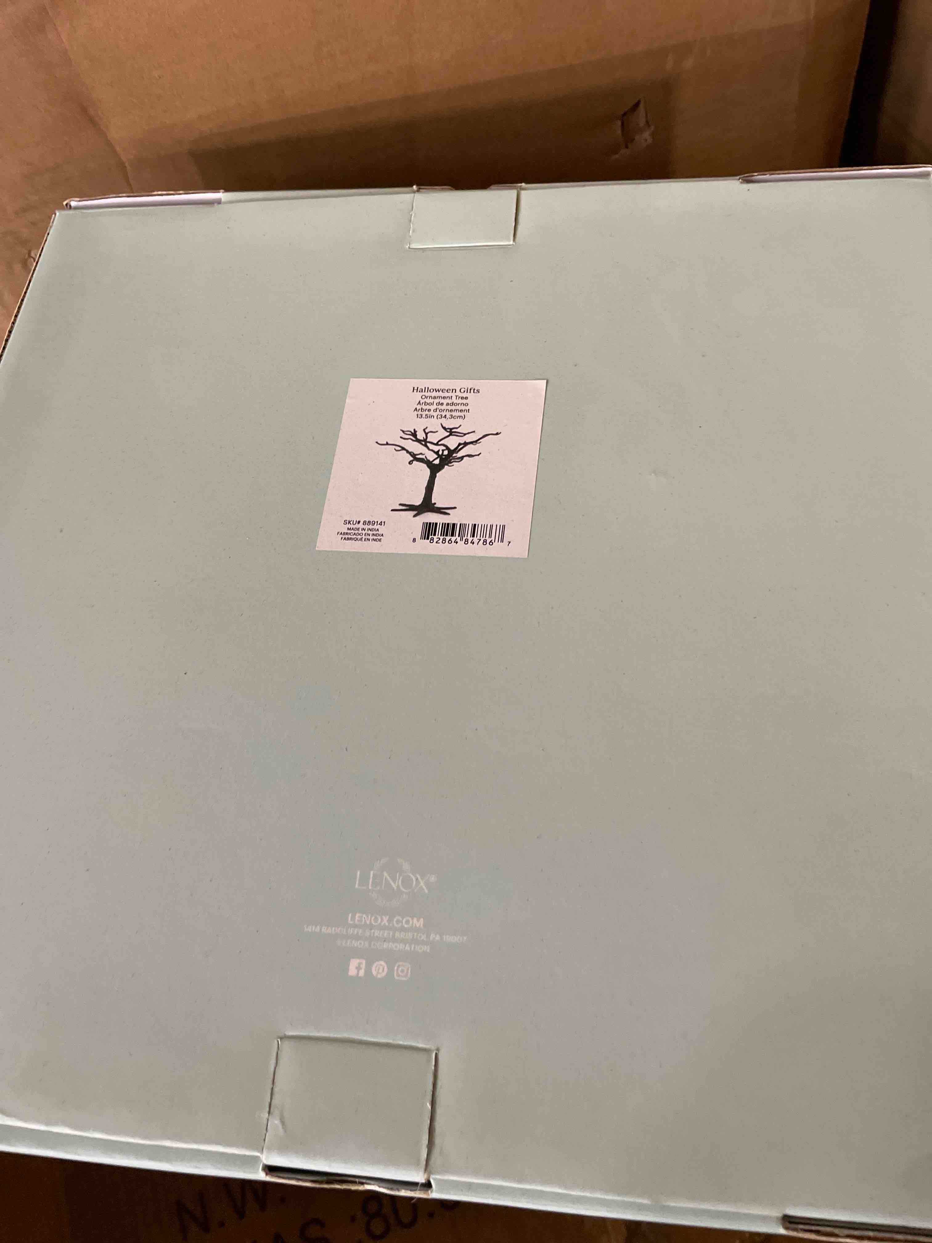 Condition photo showing New/Like New for lenox 889141 black ornament tree