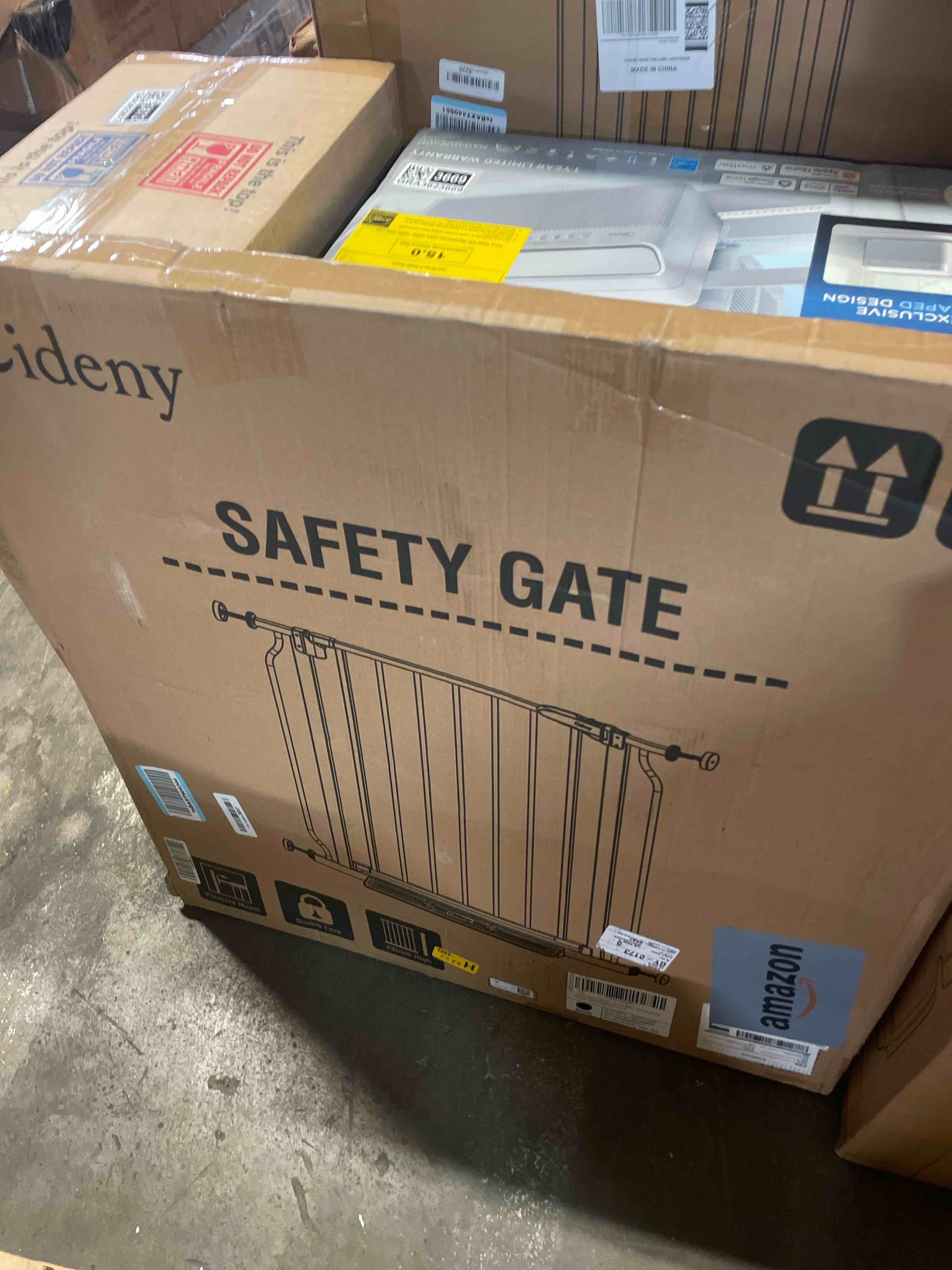 Condition photo showing New/Like New for baby gate for stairs no drilling, 29"-40" auto close dog gate indoor | doorways & stairs, pressure mounted adjustable pet gate, easy walk through child gate for children & pets stroller friendly black 29-40"wide, 28"tall