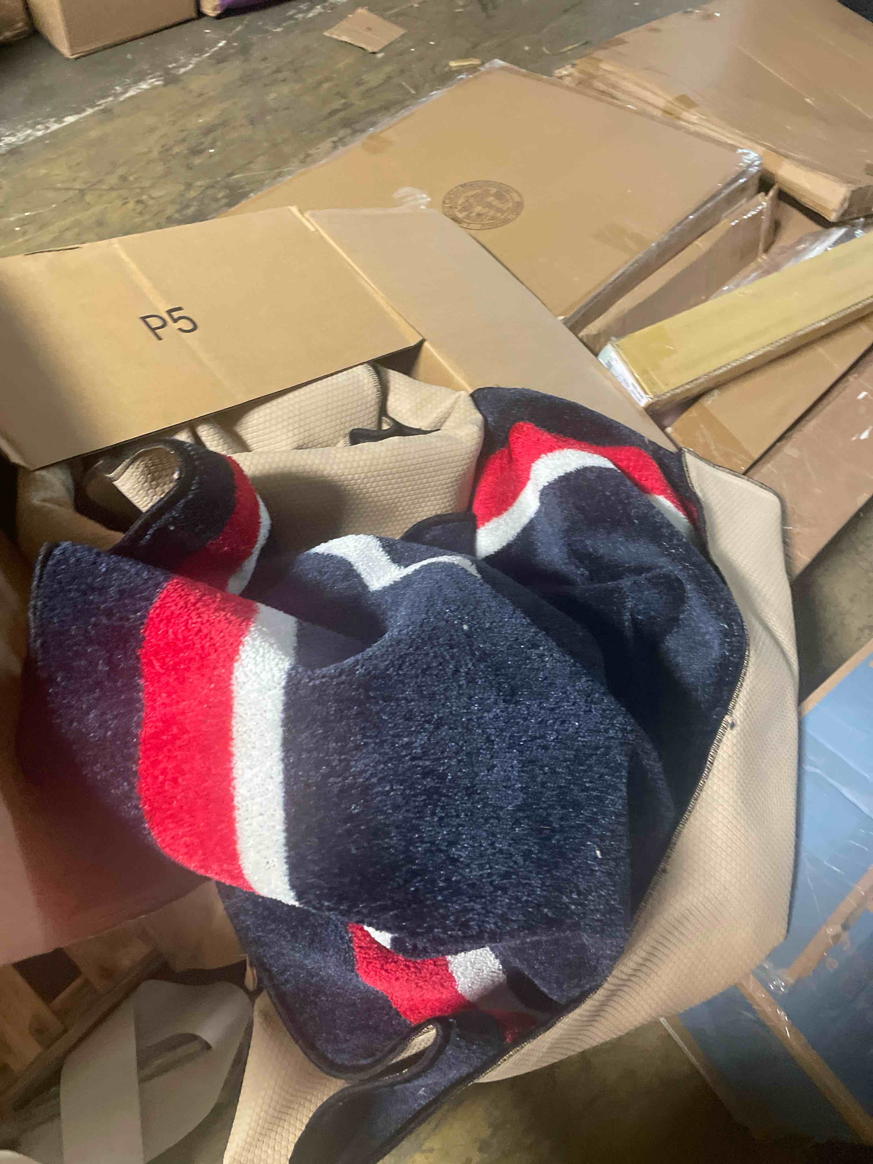 Condition photo showing Good Condition for fanmats 26902 ncaa arizona wildcats 3ft. x 5ft. plush area rug | sports fan area rug, home decor rug and tailgating mat