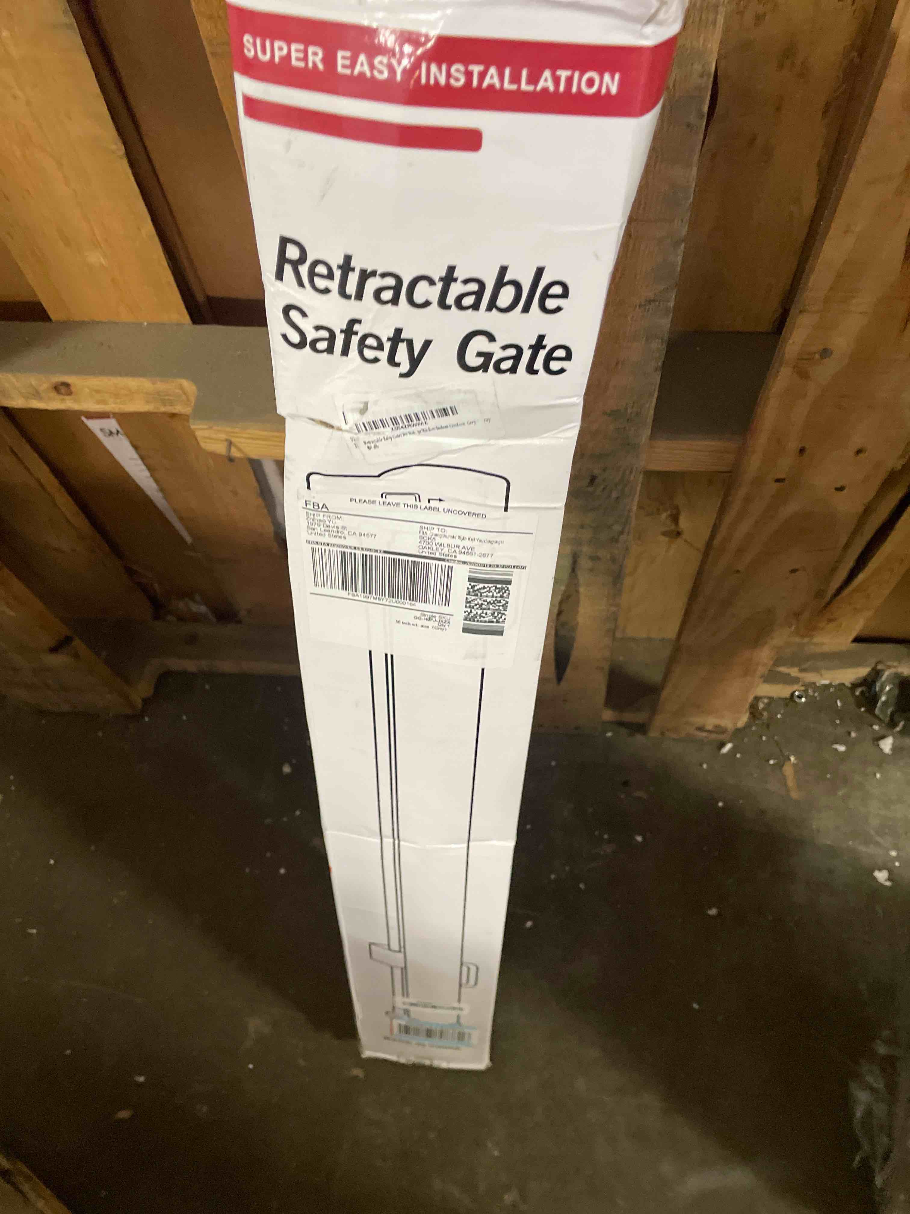 Condition photo showing Good Condition for veraste retractable baby gate for doorways and stairs, mesh safety gate for pet, indoor & outdoor use, one-hand operation, easy installation, 33.6" tall, expands to 55" wide?grey,33.6"x55"