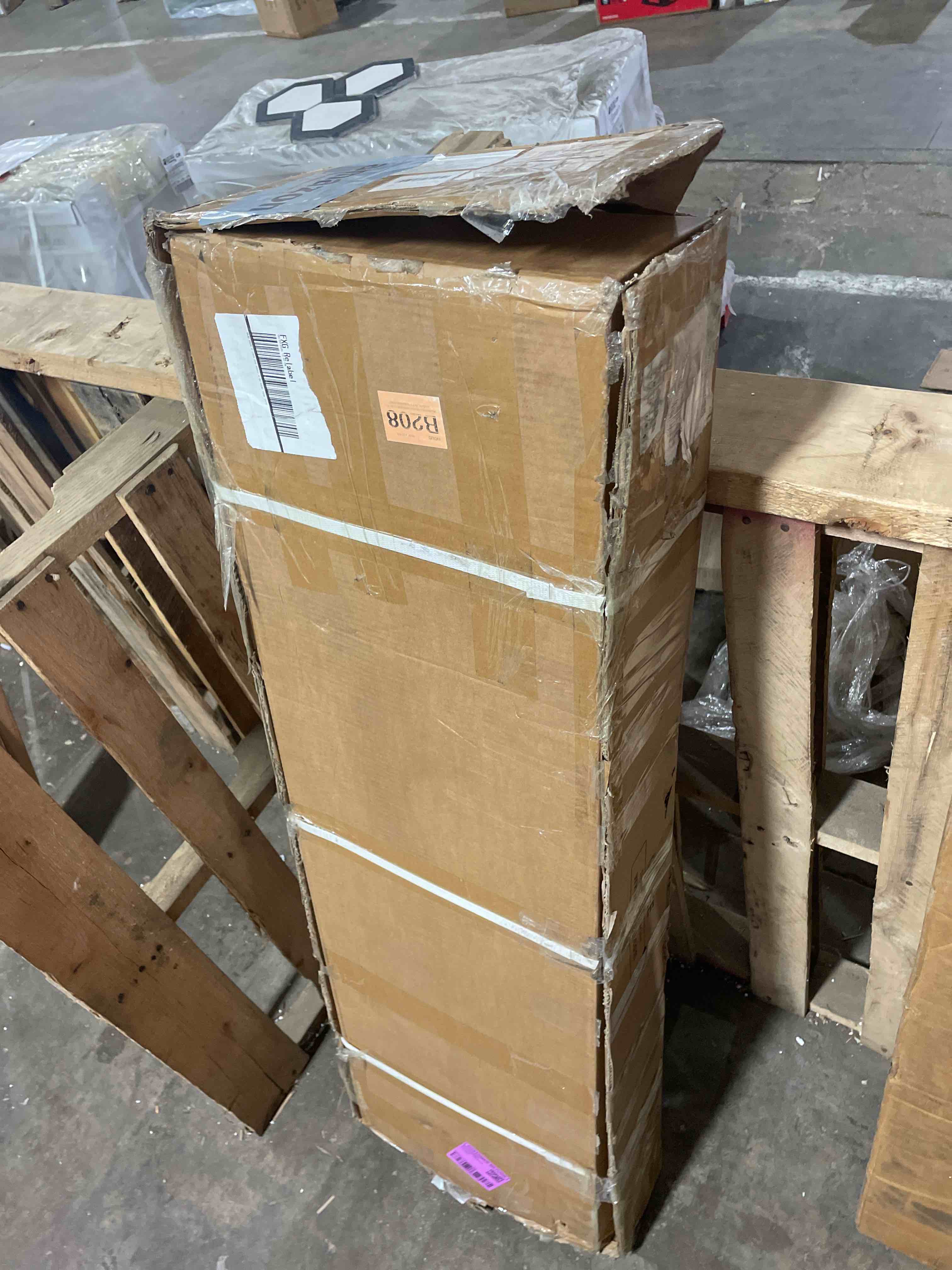 Condition photo showing Good Condition for garvee hydraulic hitch-mount truck crane professional 2-inch hitch receiver, 3 adjustable capacities: 500 lbs, 750lbs, 1000 lbs (max) yellow (used)