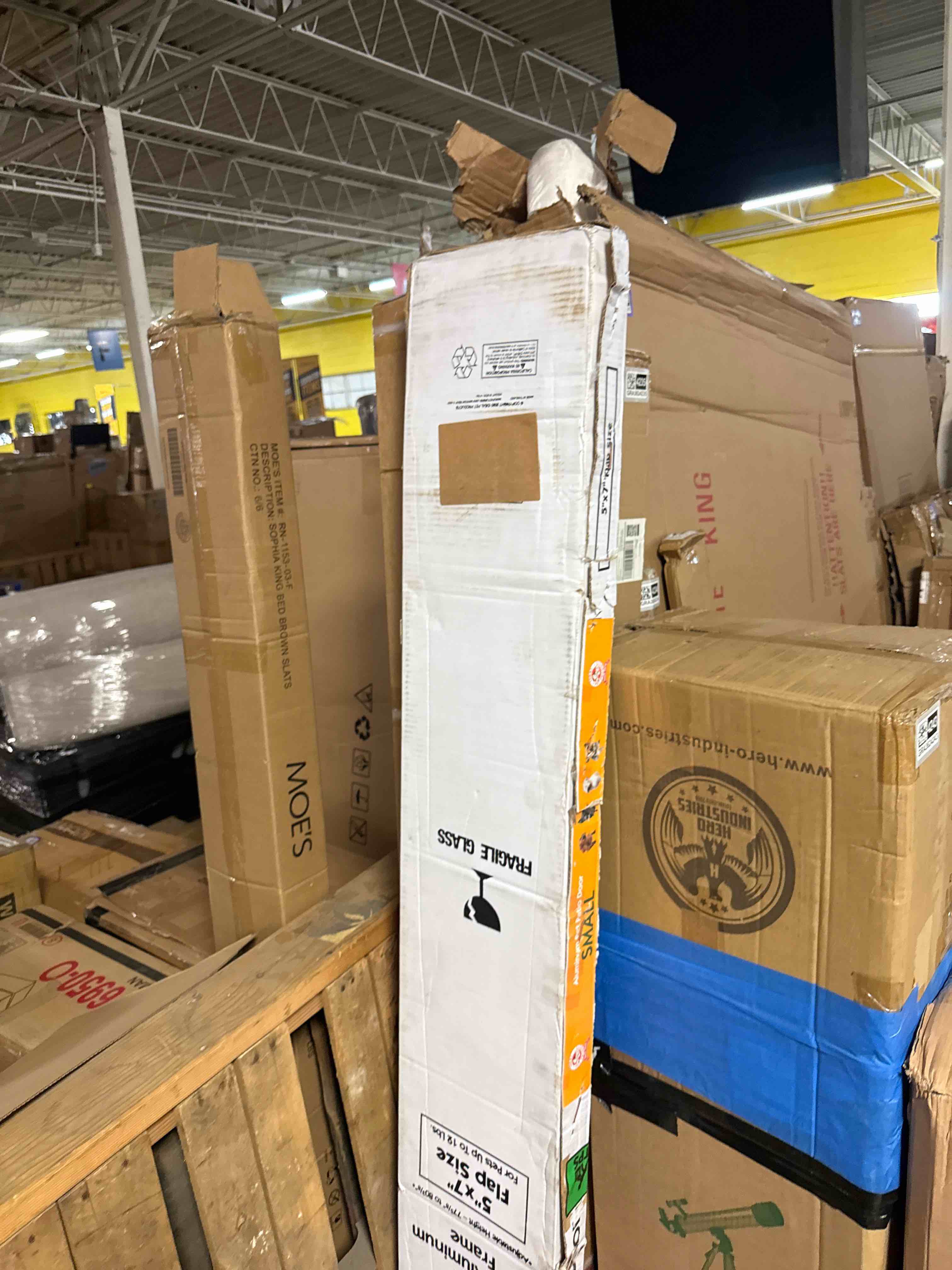 Condition photo showing New/Like New for ideal pet products aluminum pet patio door, adjustable height 77-5/8" to 80-3/8", 5" x 7" flap size, white white small/5" x 7" flap size