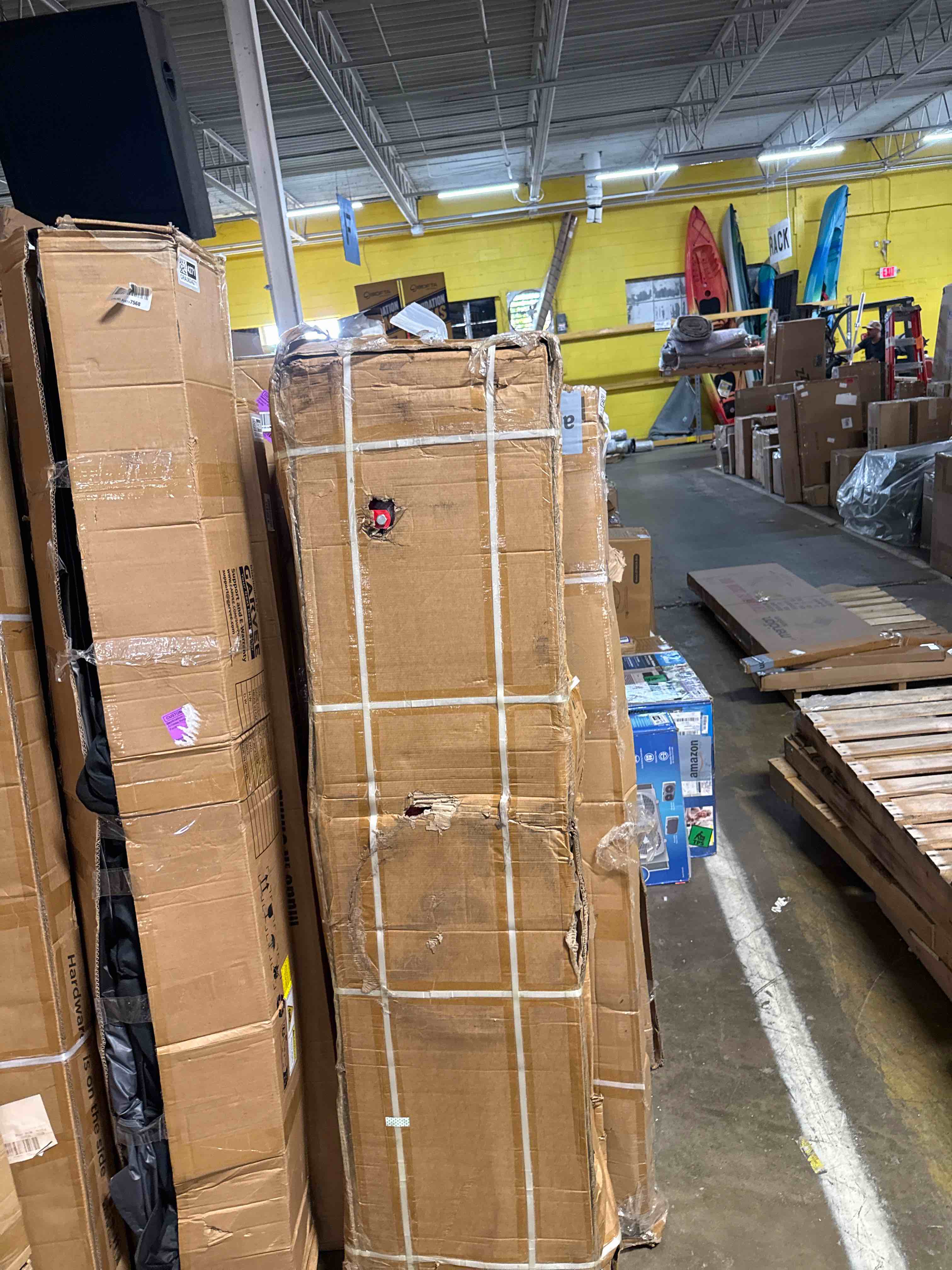 Condition photo showing New/Like New for vevor 16ft drywall lift, heavy-duty 150 lbs sheetrock hoist with adjustable telescoping arm, lockable wheels, drywall lifter panel jack hoist tools ideal for ceiling & wall installation (red)