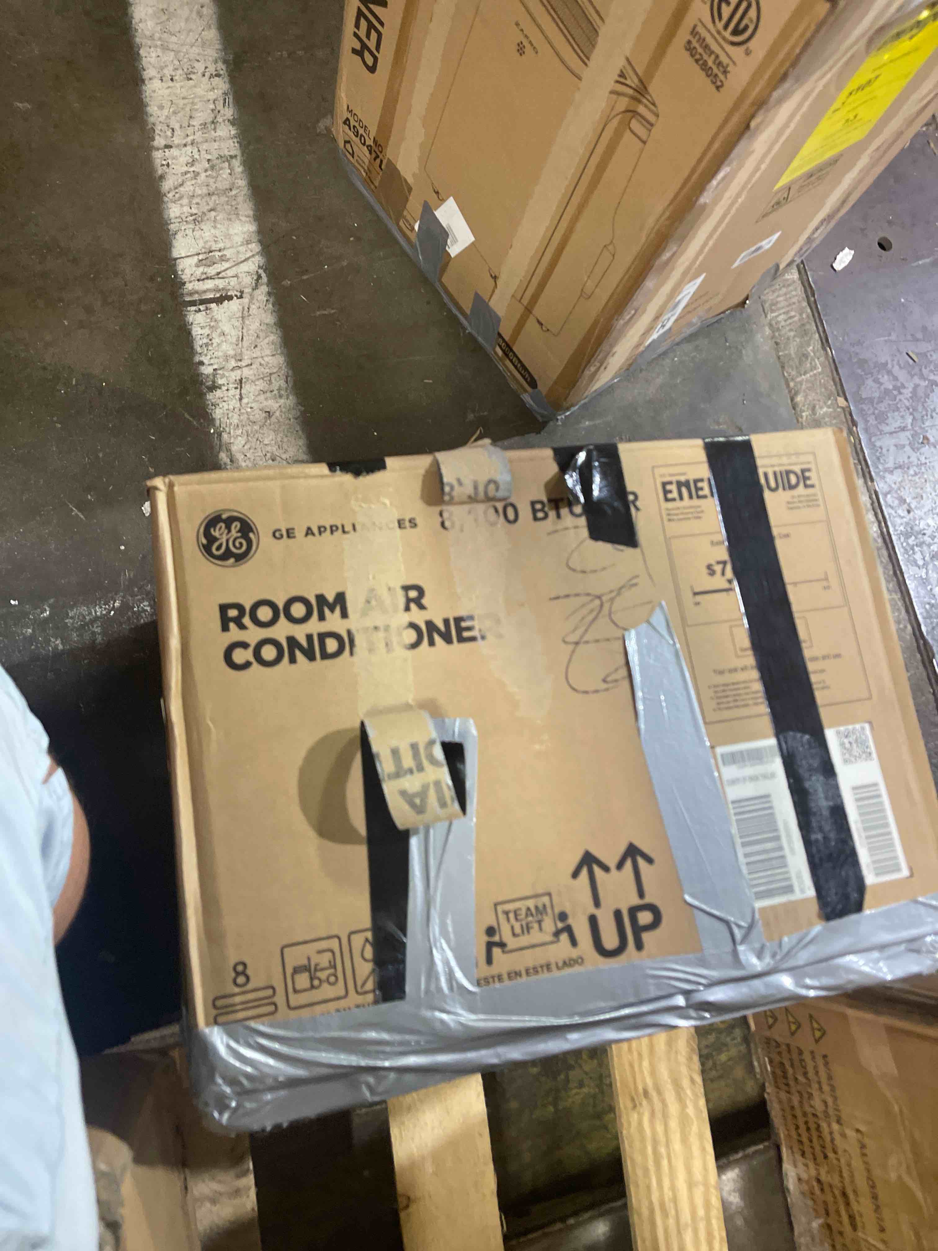 Condition photo showing New/Like New for ge 6,000 btu electronic window air conditioner, cools rooms up to 250 sq ft, digital controls with remote, energy saver mode, 24hr timer, easy install kit included, white new 6,000 btu electronic controls white