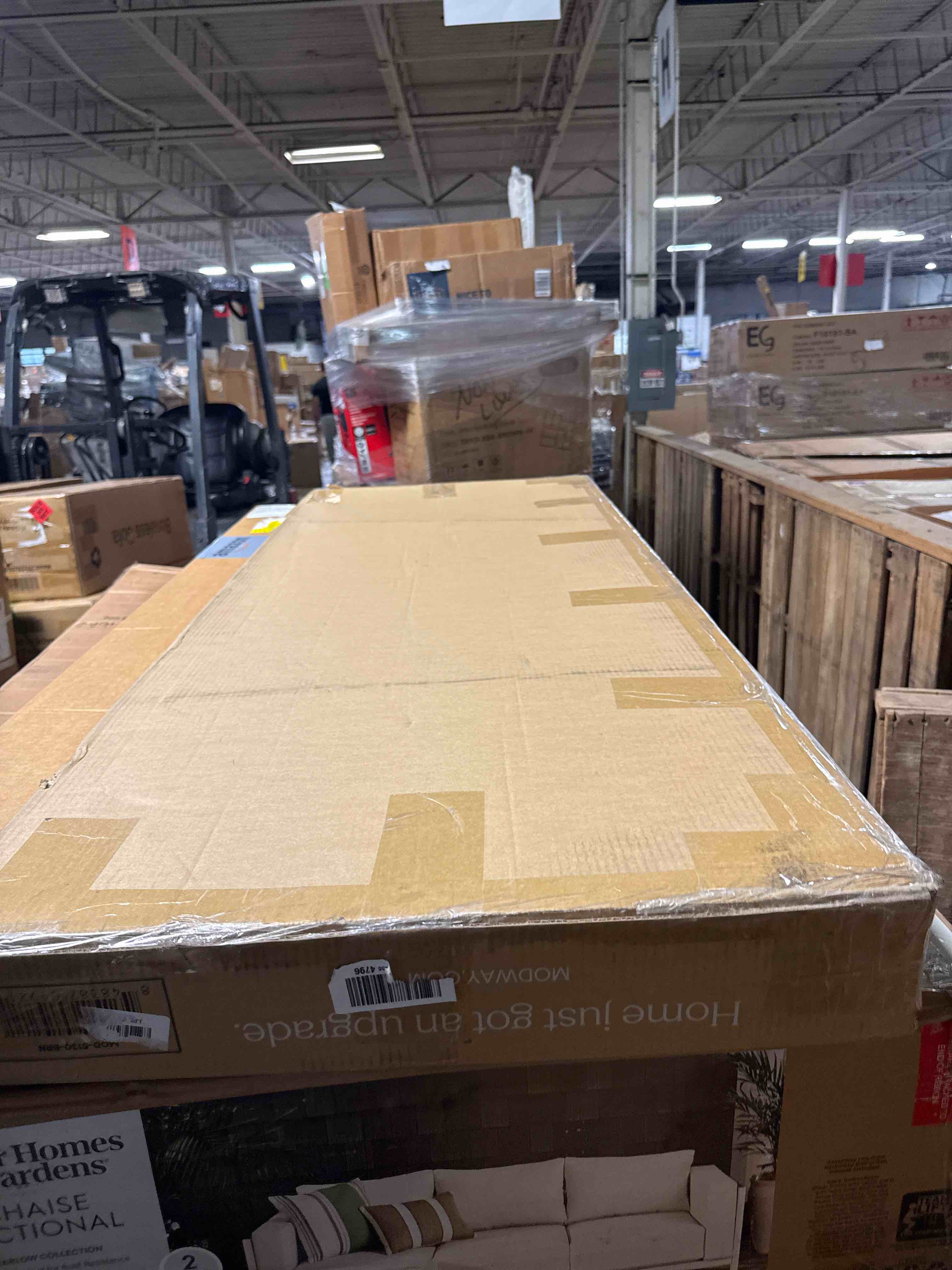 Condition photo showing New/Like New for modway lily queen leatherette headboard  multiple colors