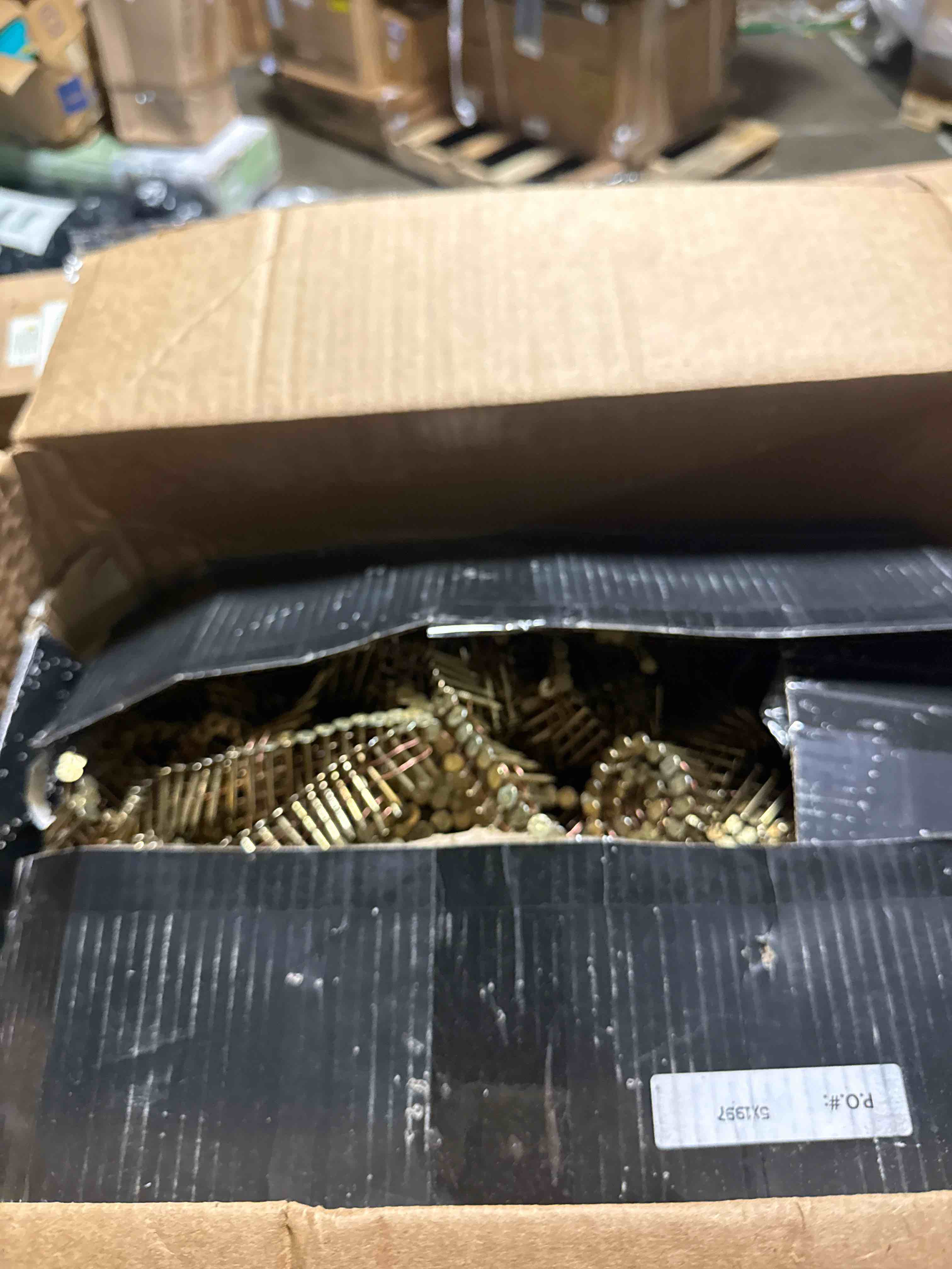 Condition photo showing New/Like New for metabo hpt 1-1/4 inch pneumatic roofing nails 7200 count |