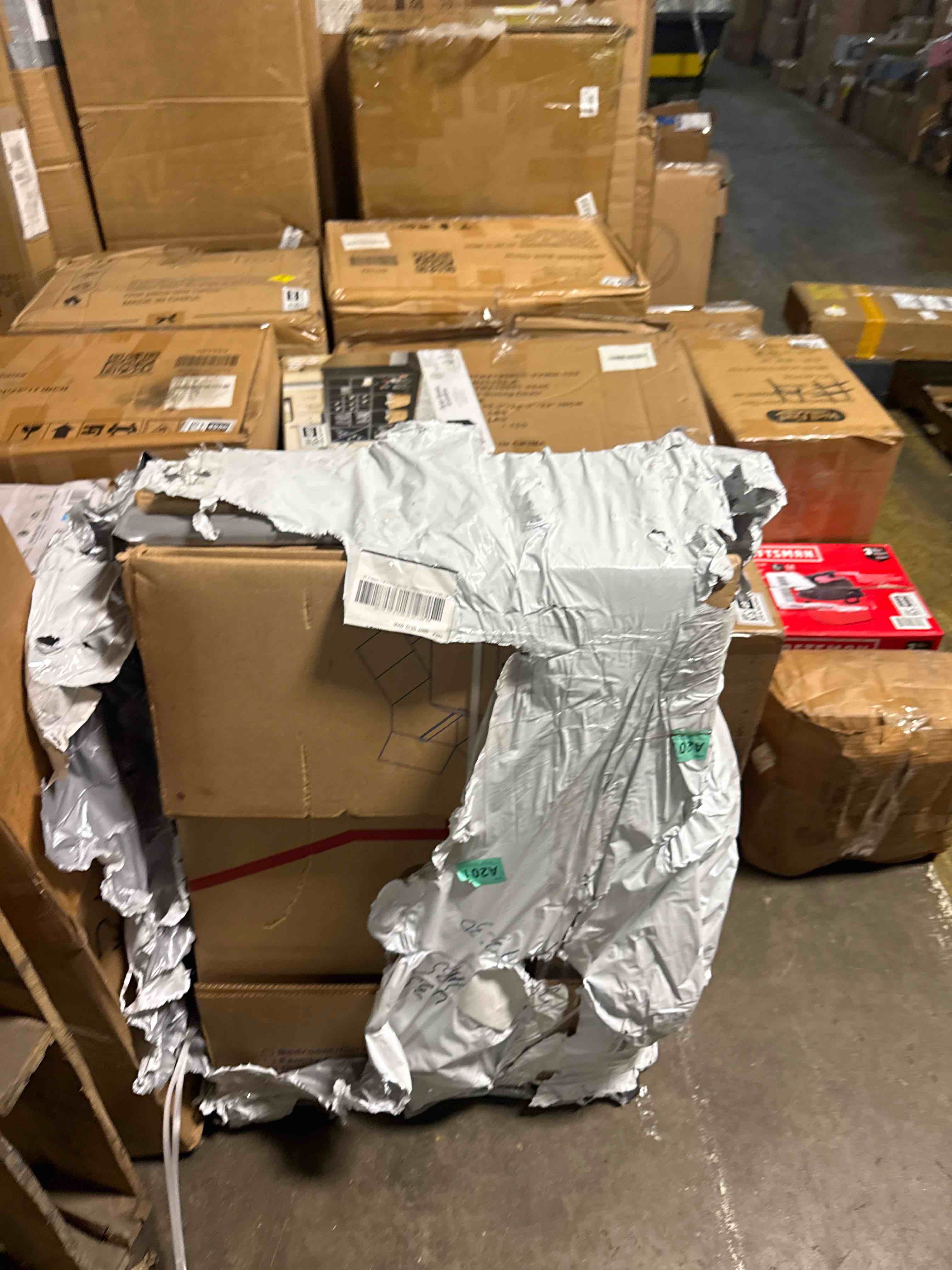 Condition photo showing New/Like New for box usa moving boxes 18"l x 14"w x 12"h (20-pack) medium - corrugated cardboard box for shipping, mailing, packing, packaging and storage med 20-pk 18x14x12"